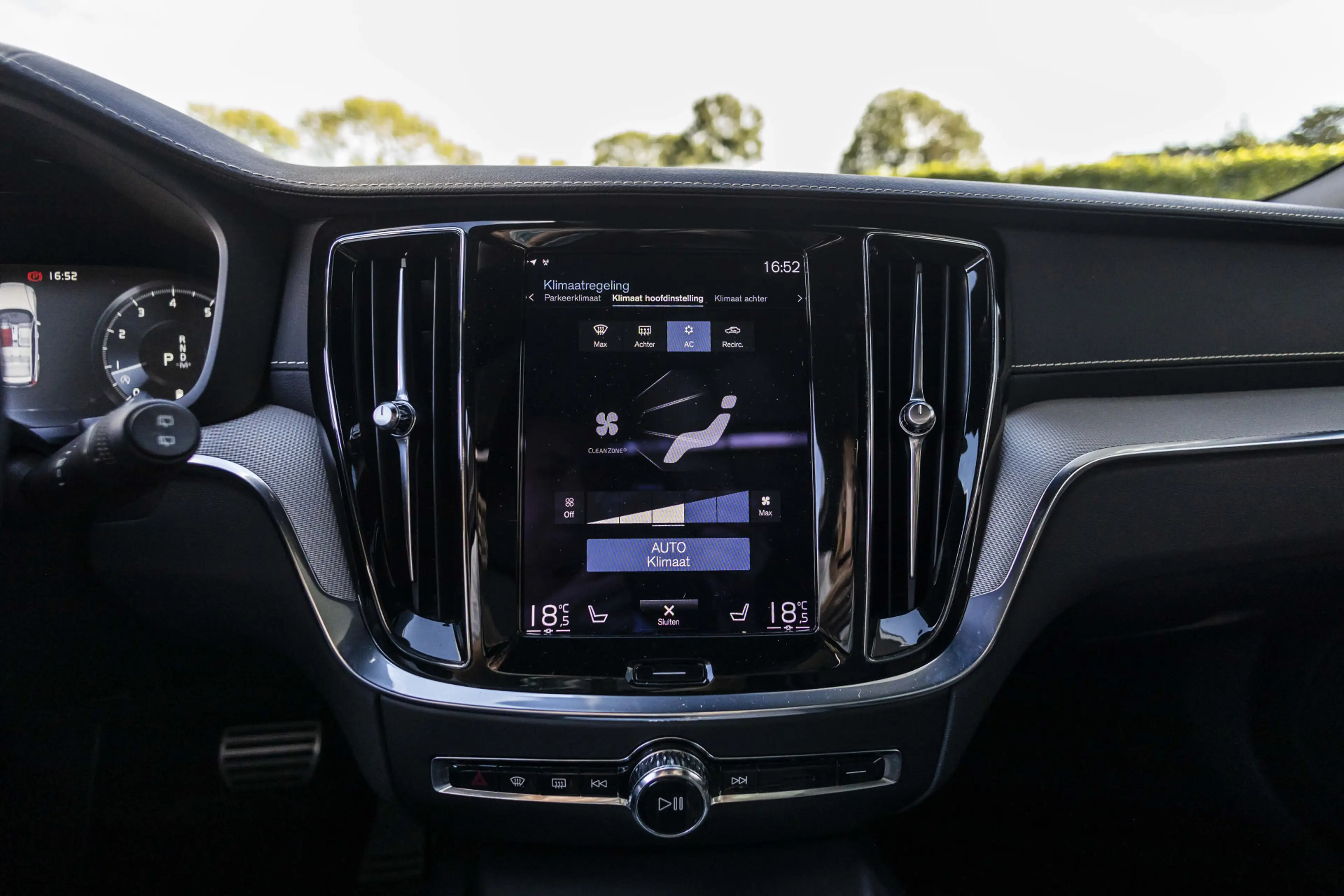Volvo V60 2.0 B4 Momentum Business | Pano | Harman Kardon | — photo 30