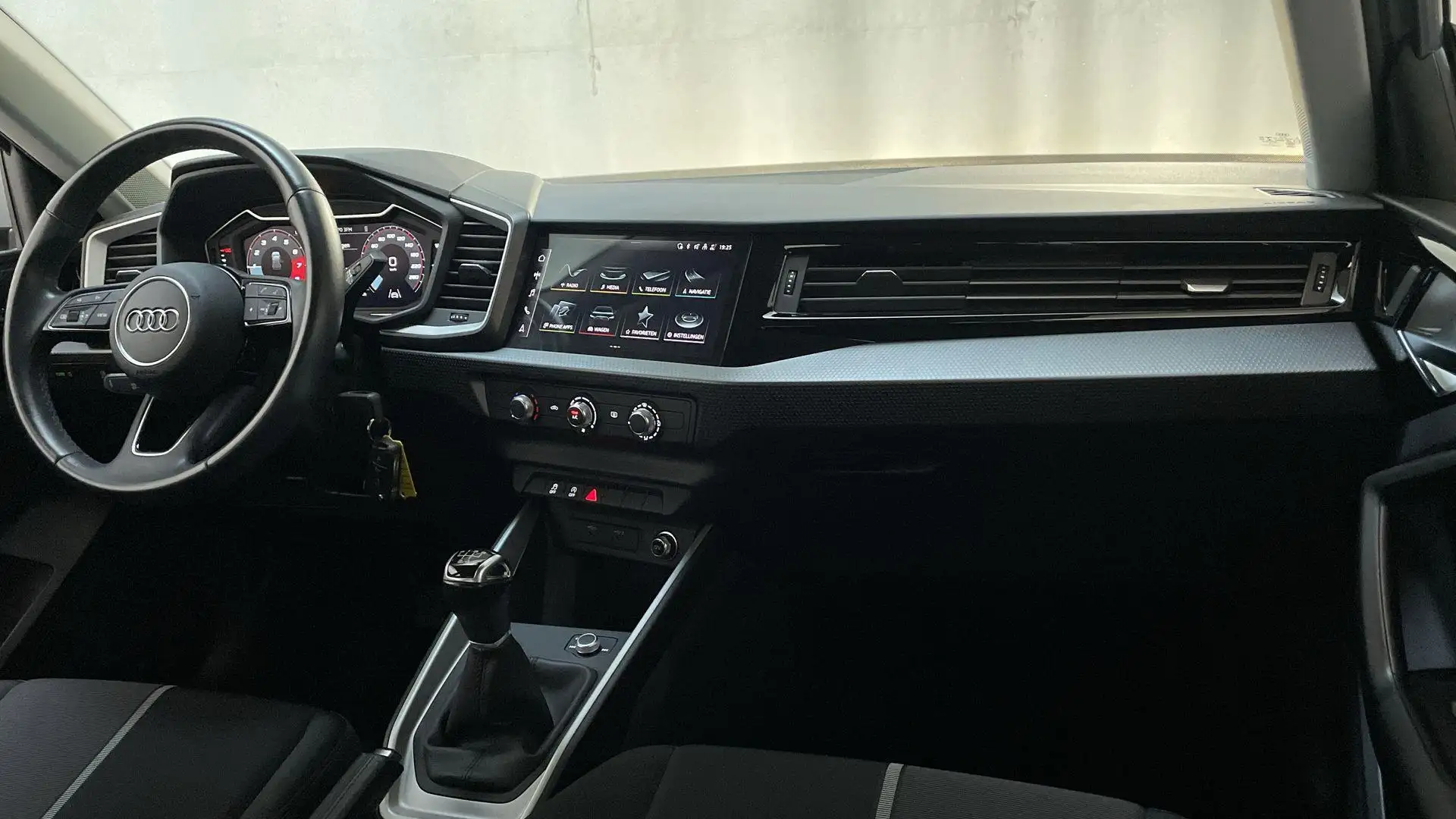 Audi A1 Sportback 25 TFSI Pro Line Virtual Cockpit App-Con Grijs - 2
