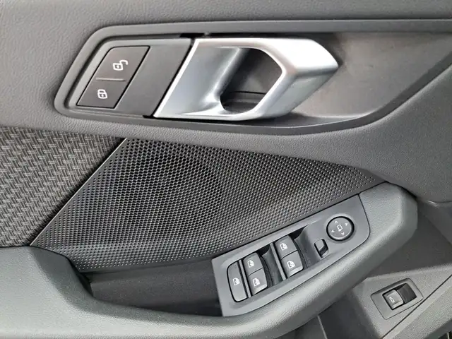 BMW 1 Series view 11