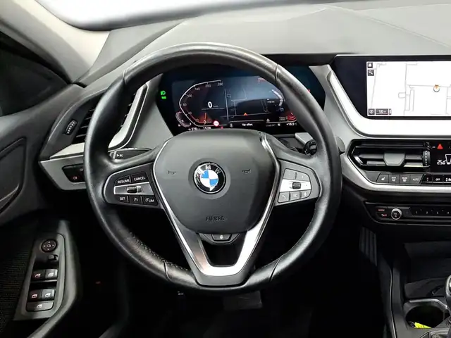 BMW 1 Series view 14