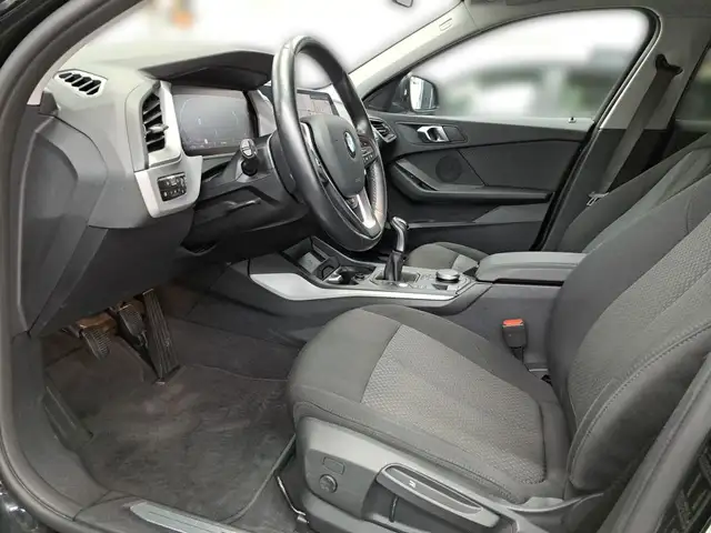 BMW 1 Series view 9