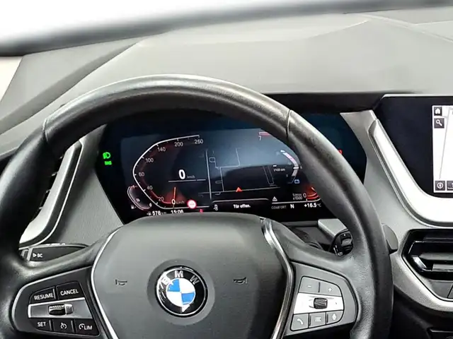 BMW 1 Series view 15