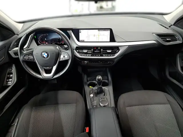 BMW 1 Series view 13