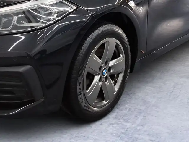 BMW 1 Series view 6