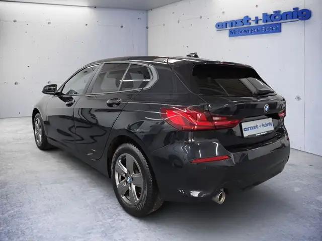 BMW 1 Series view 4