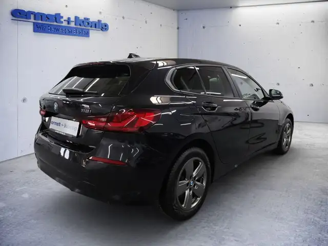 BMW 1 Series view 3