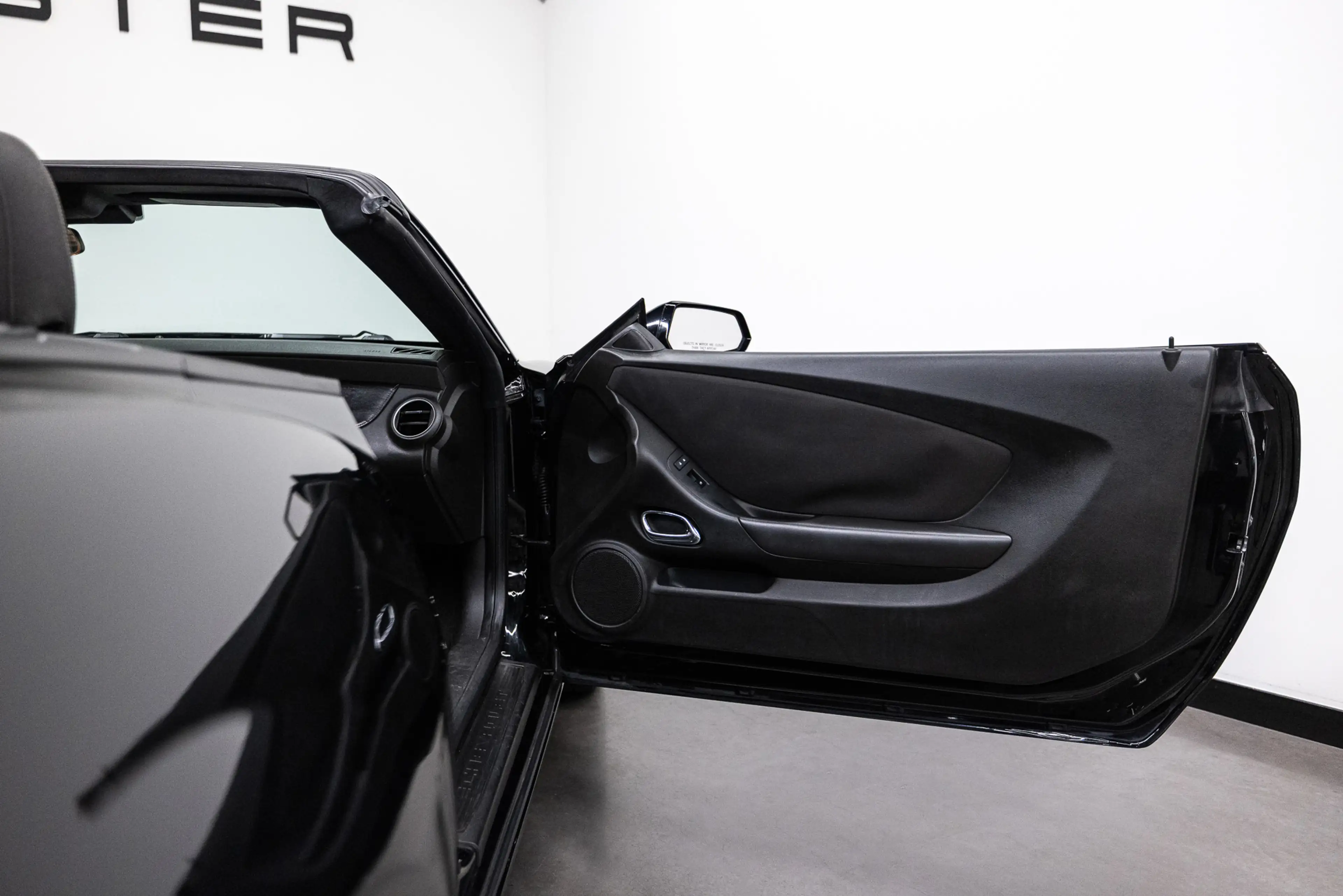 Chevrolet Camaro Convertible — photo 34