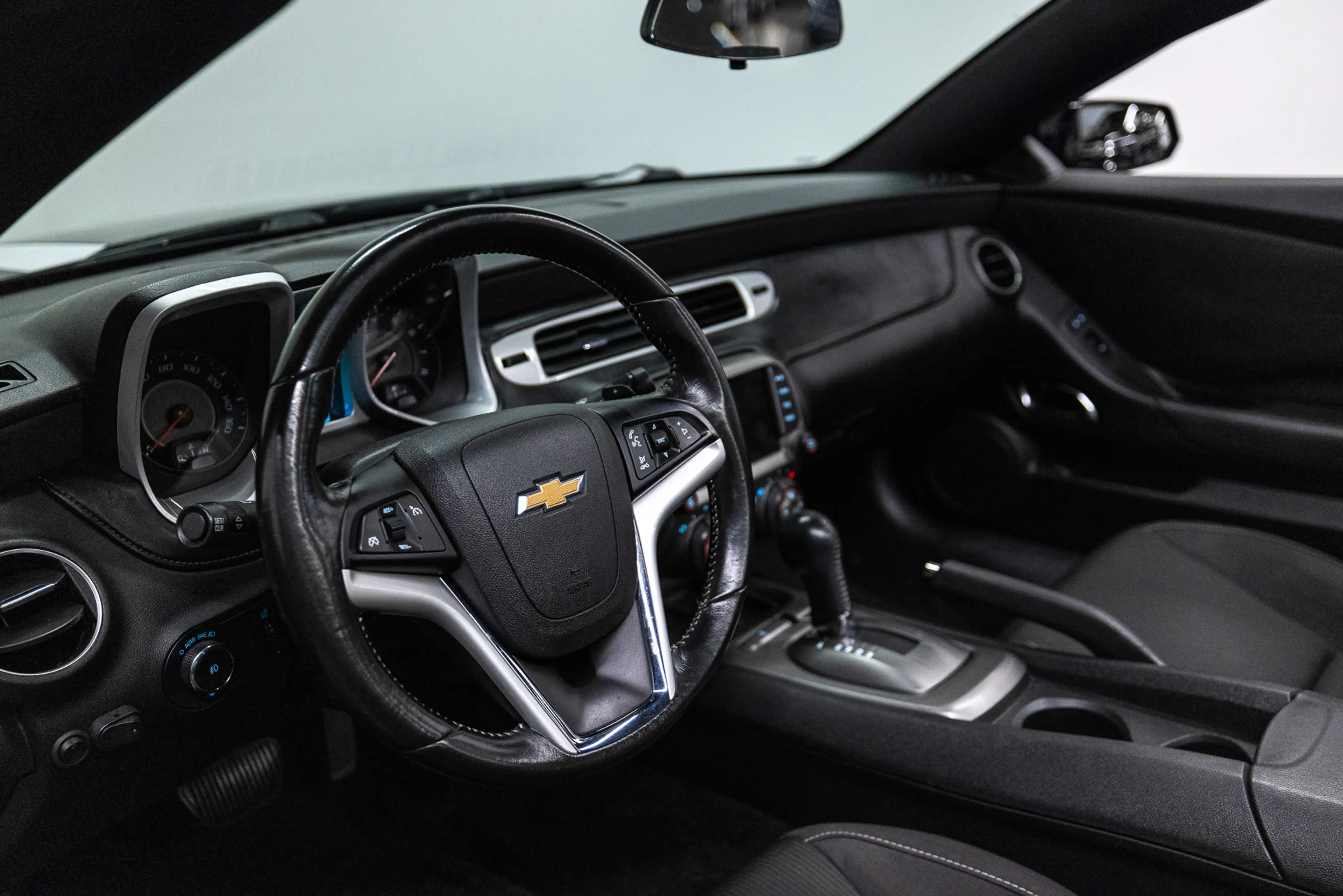 Chevrolet Camaro Convertible — photo 14
