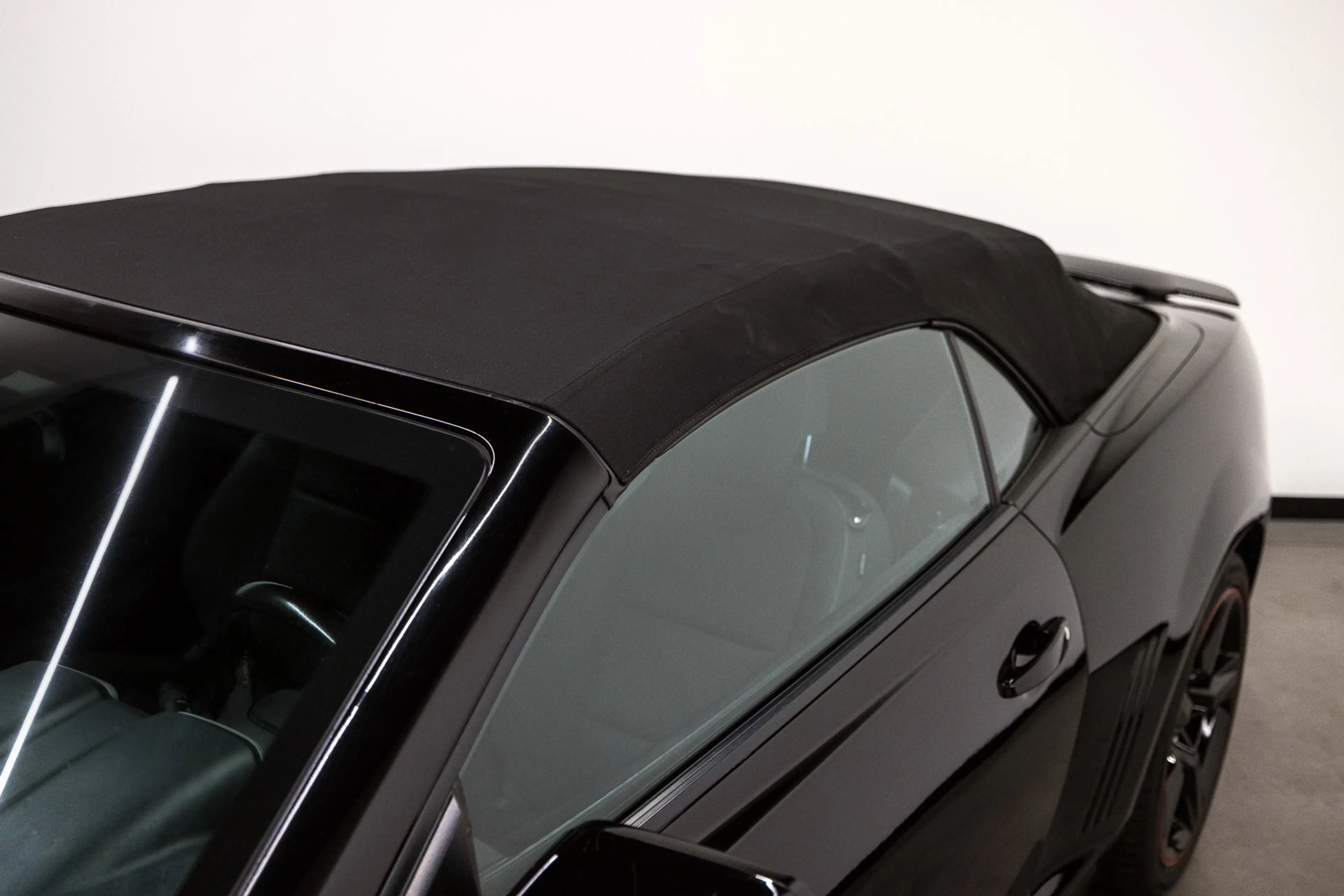 Chevrolet Camaro Convertible — photo 25