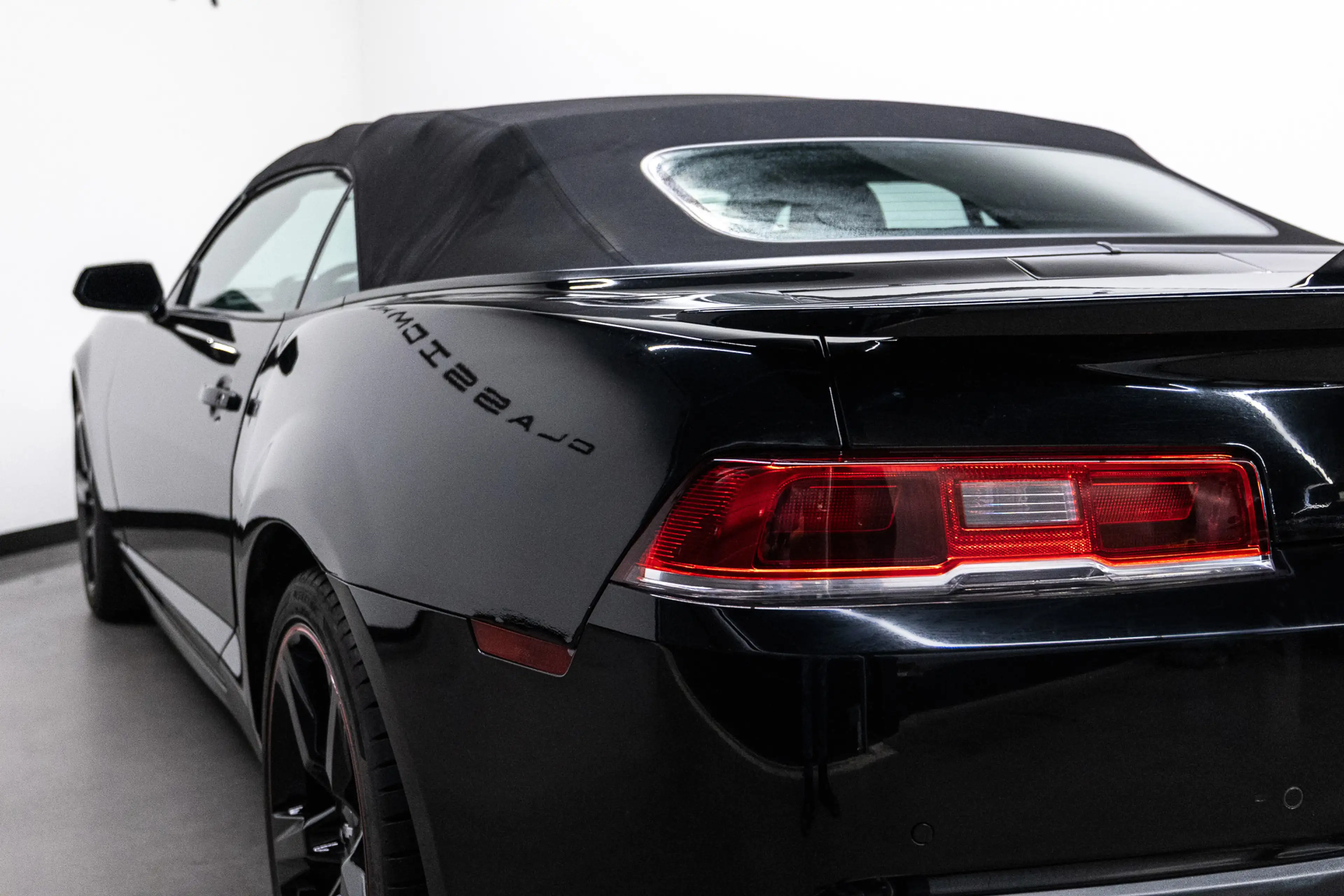 Chevrolet Camaro Convertible — photo 17