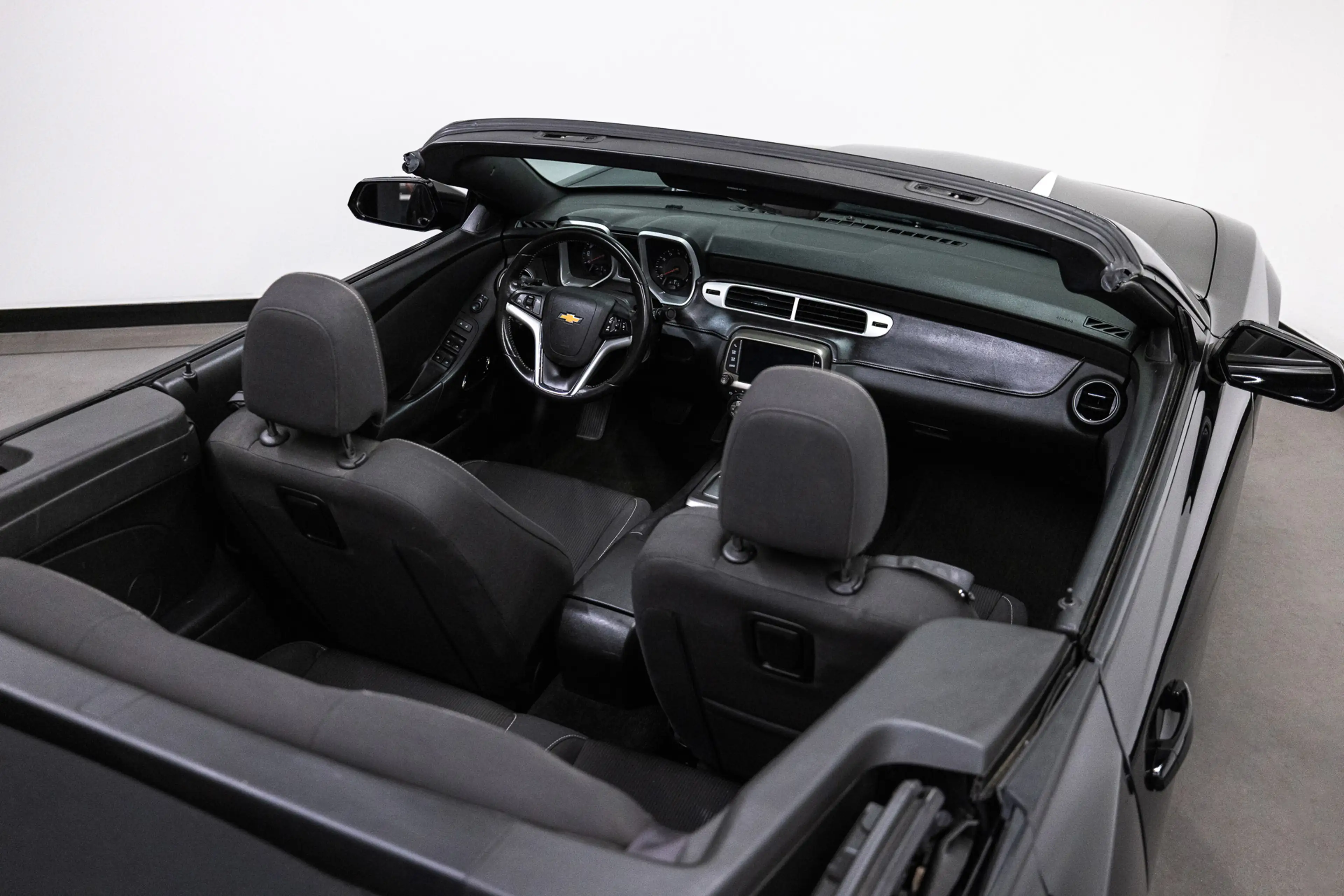Chevrolet Camaro Convertible — photo 24
