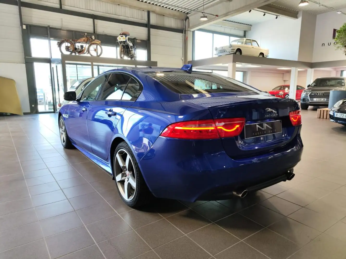 Jaguar XE 2.0 240 BVA AWD R-SPORT Blauw - 2