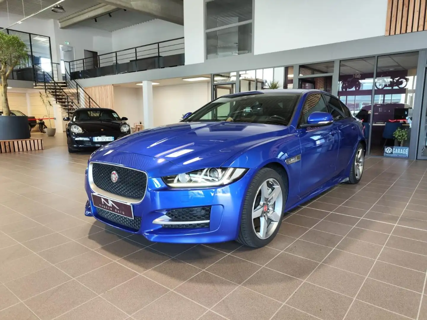 Jaguar XE 2.0 240 BVA AWD R-SPORT Blauw - 1