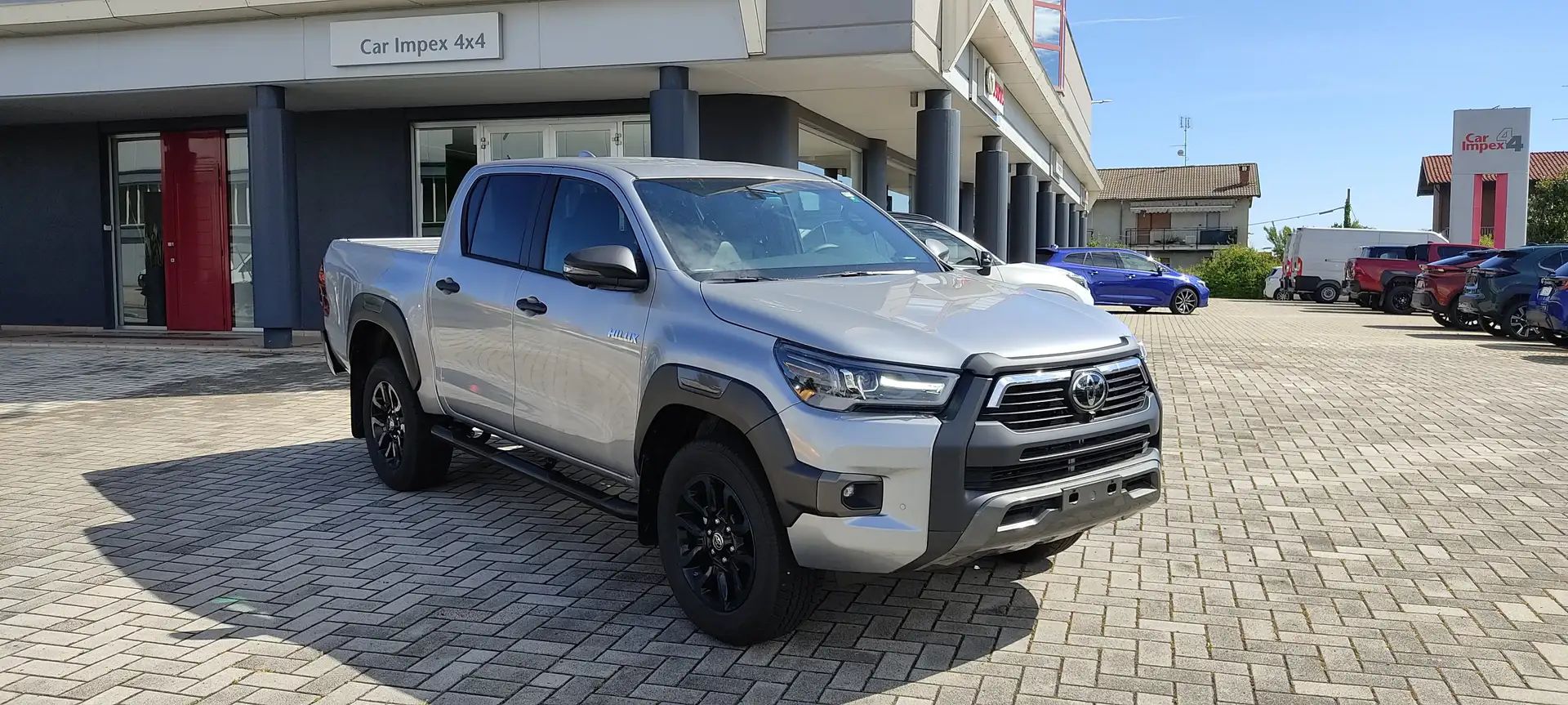 Toyota Hilux 2.8 D-4D 204CV AT6 4WD 48V DC Invincible Rouge - 1