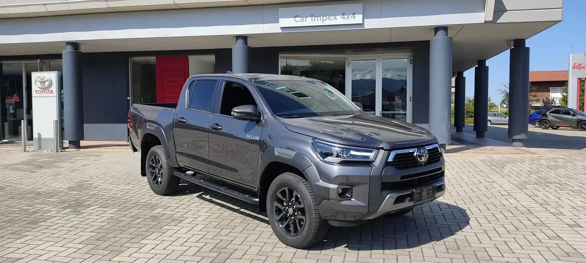 Toyota Hilux 2.8 D-4D 204CV AT6 4WD 48V DC Invincible Grigio - 1