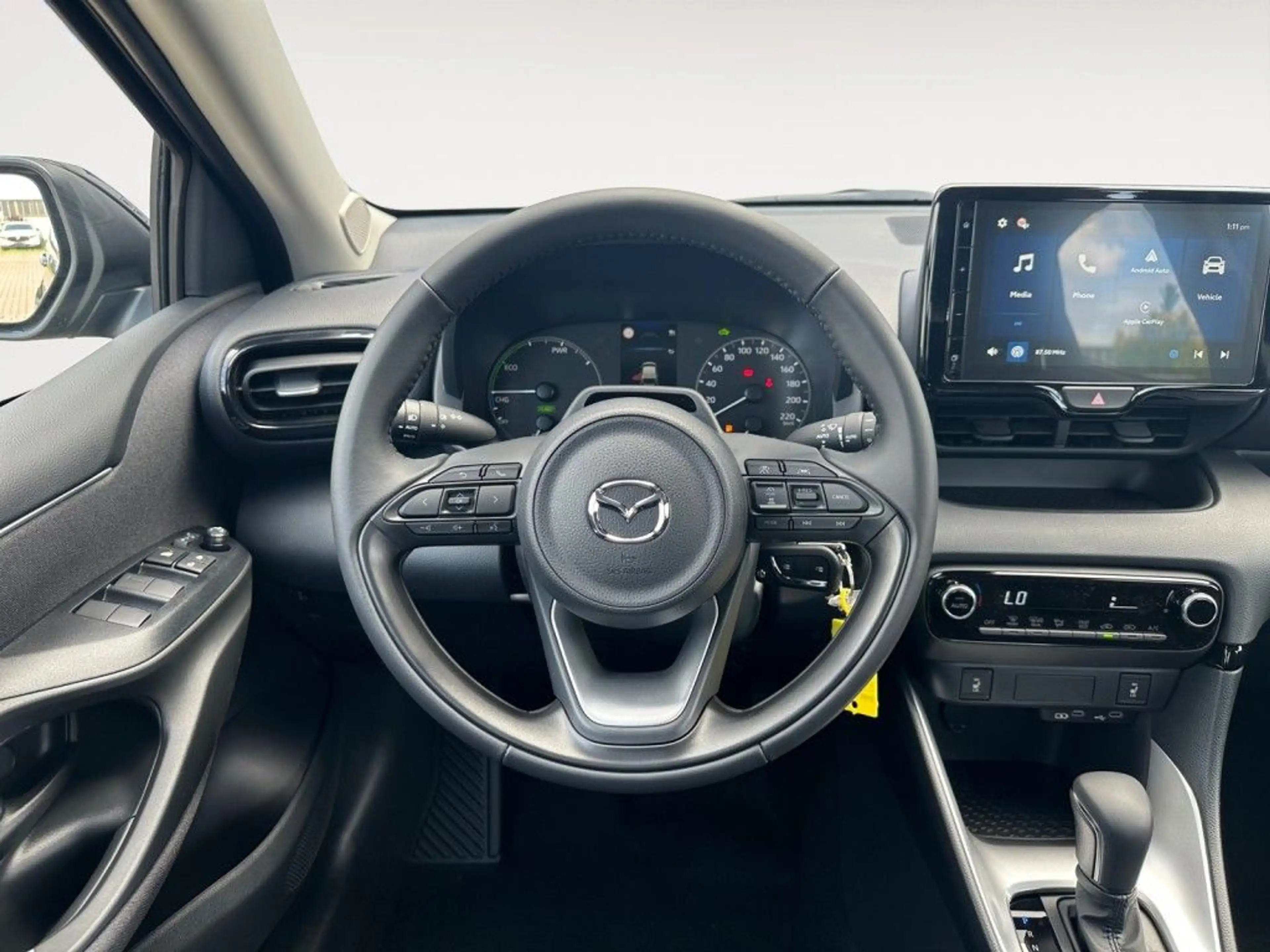 Mazda 2 Hybrid 1.5 VVT-i 116 CVT CENTRE-LINE (ZV) — photo 3