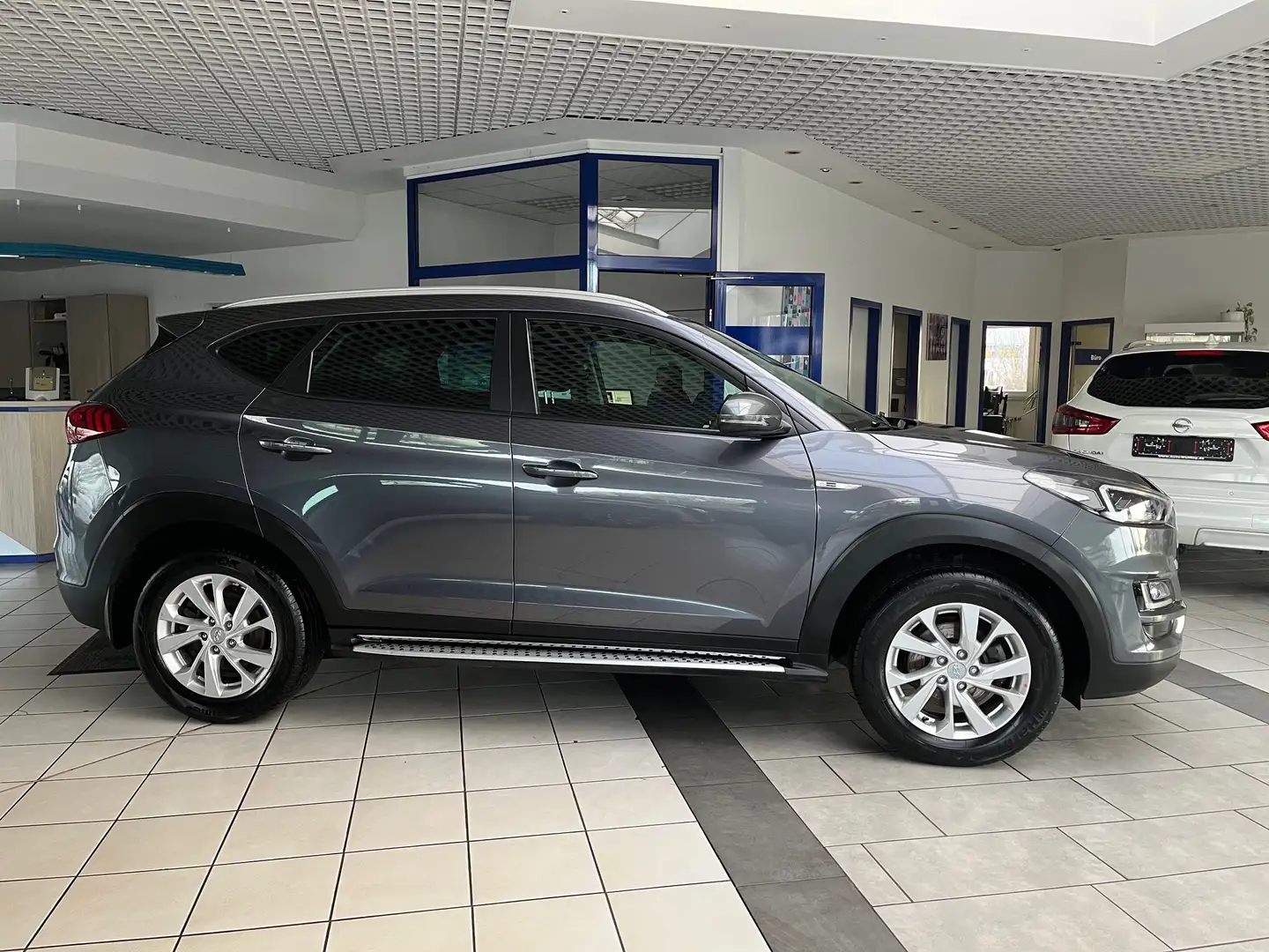 Hyundai TUCSON 1.6 GDI Trend,LED-SW,Navi,Totwinkel Gris - 2
