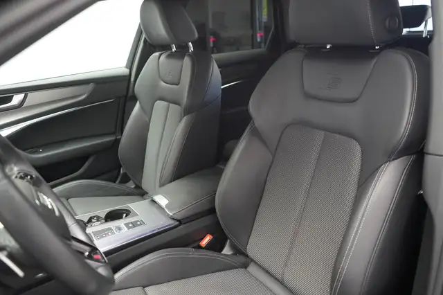 Audi A6 view 12