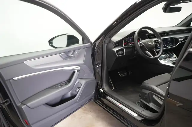 Audi A6 view 13