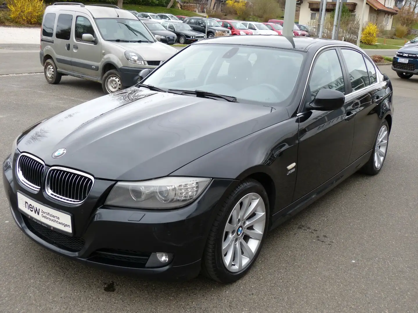 BMW 330 330d xDrive[NAVI/XENON/PDC/SHZ/AHK] Zwart - 1