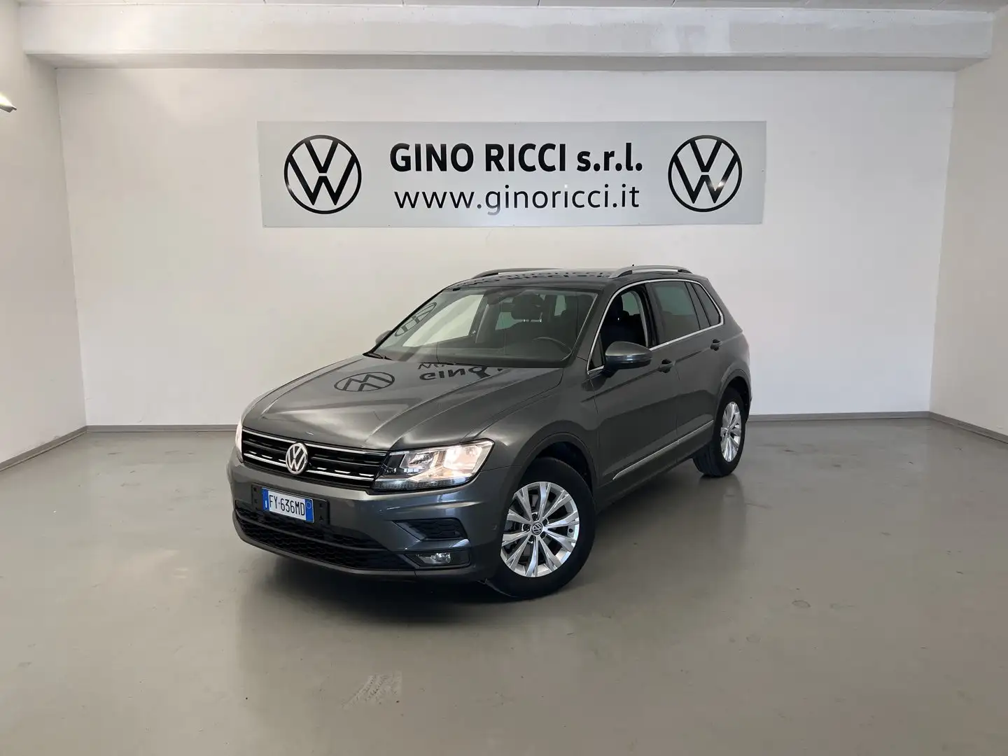 Volkswagen Tiguan Tiguan 2.0 TDI SCR Business BlueMotion Technology Gris - 1