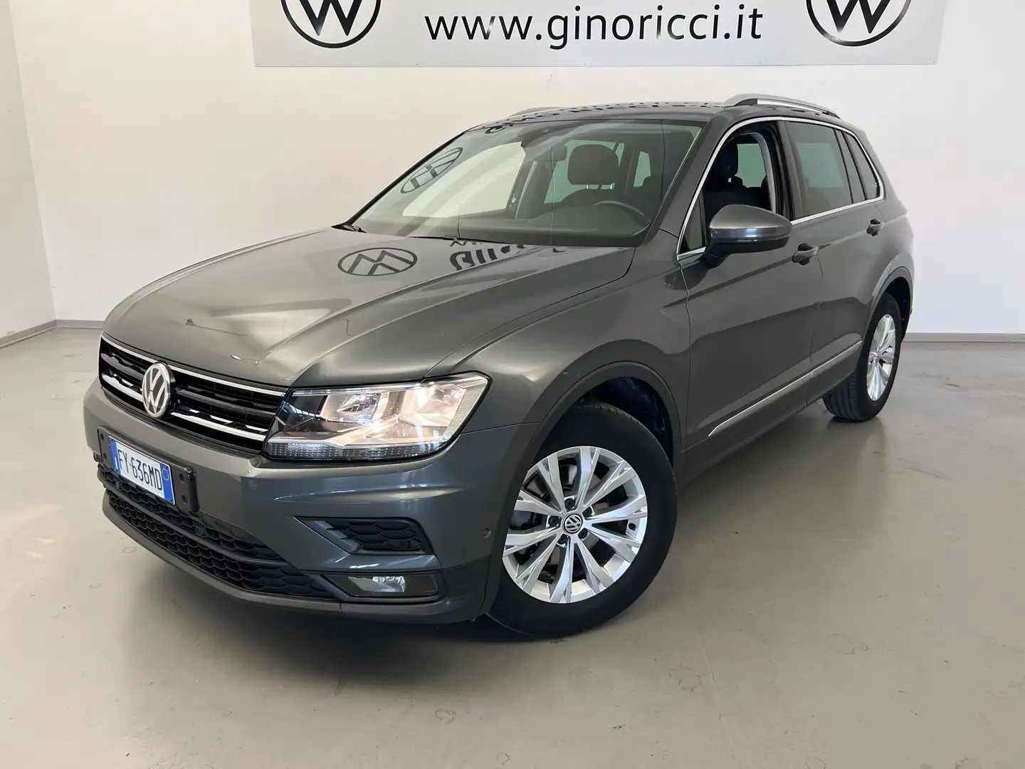 Volkswagen Tiguan Tiguan 2.0 TDI SCR Business BlueMotion Technology Gris - 2