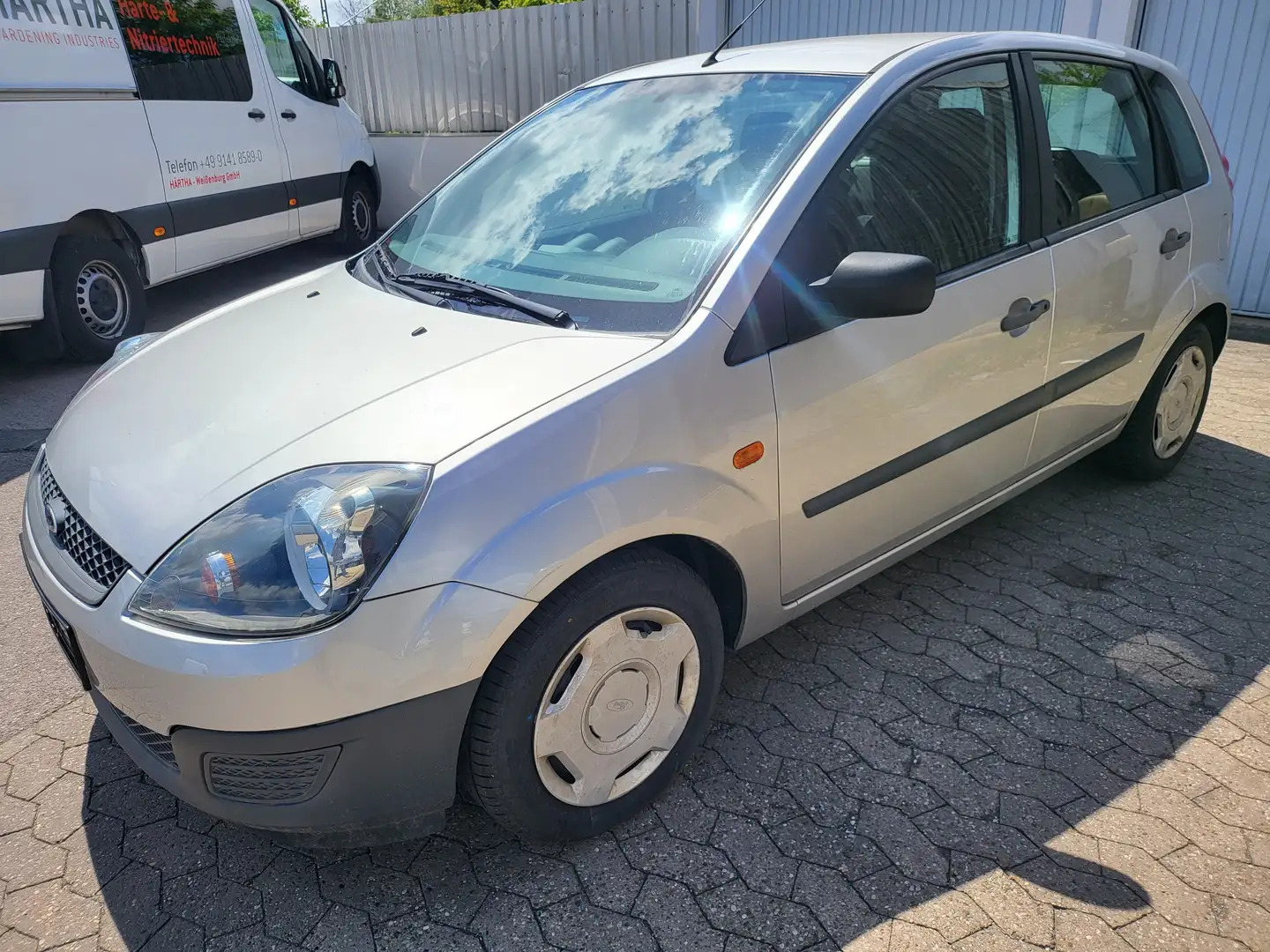 Ford Fiesta 1.3 Trend Silber - 2