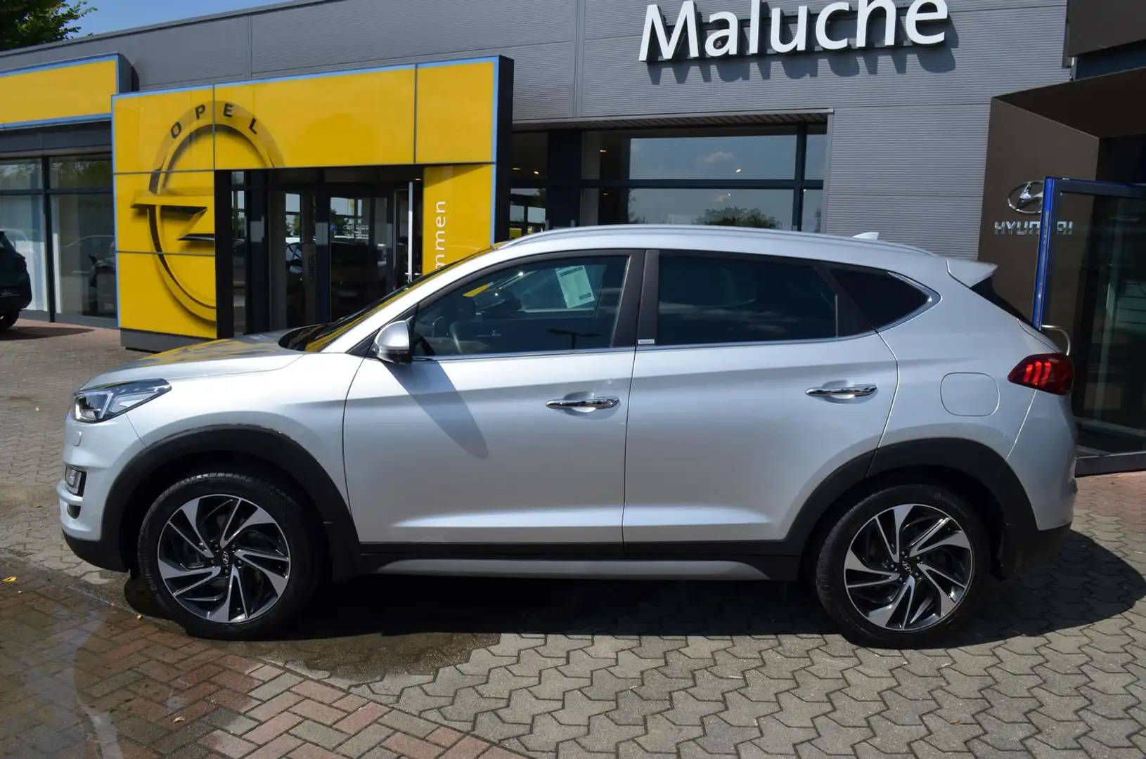 Hyundai TUCSON FL 1.6 GDi Turbo 4WD+AHZV abnhembar+360°Kamera+LED Silber - 2