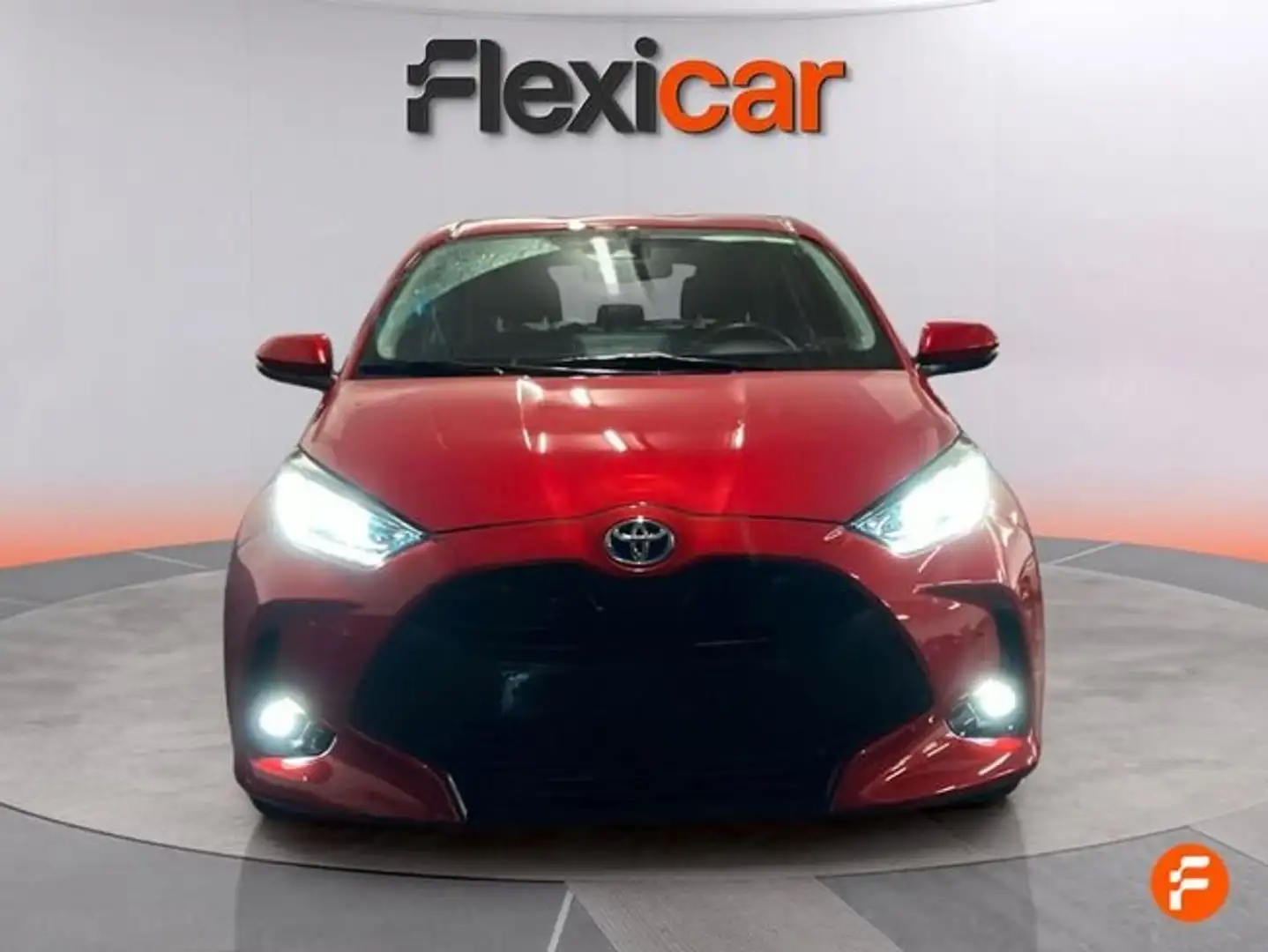 Toyota Yaris 120H 1.5 Active Plus Burdeos - 2