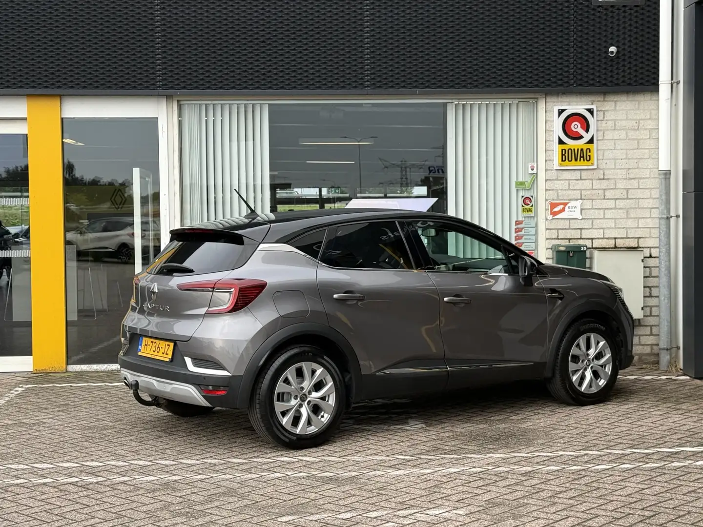 Renault Captur 1.0 TCe 100 Intens | Trekhaak | Navigatie | Achter Gris - 2