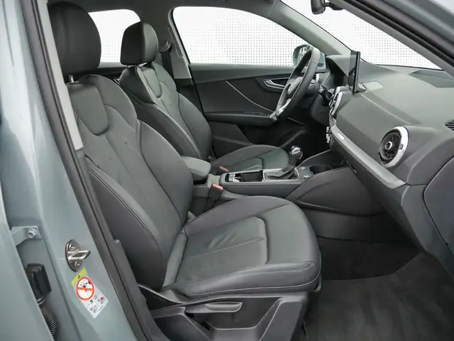 Audi Q2 view 4