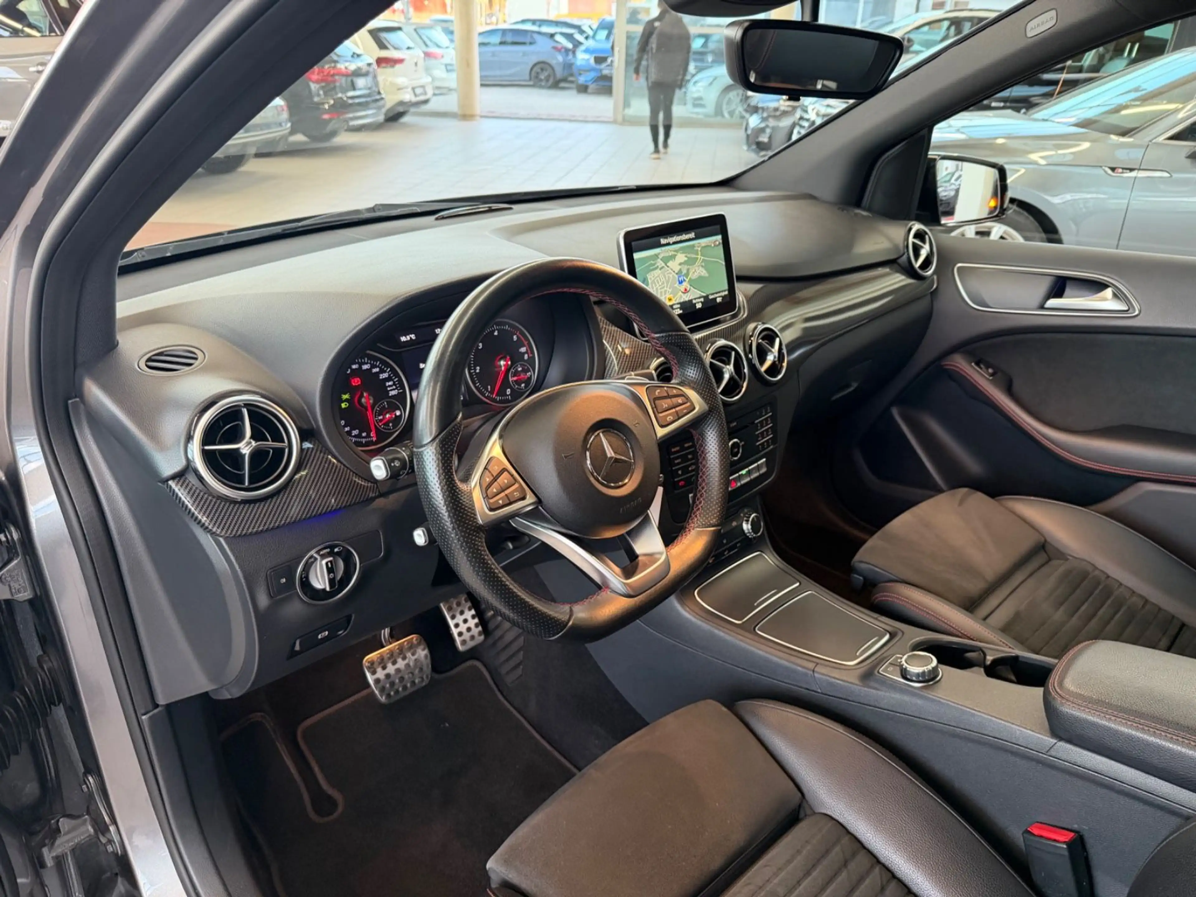 Mercedes-Benz B 220 CDI AMG Line PANO LED KAM Standheizung — photo 13