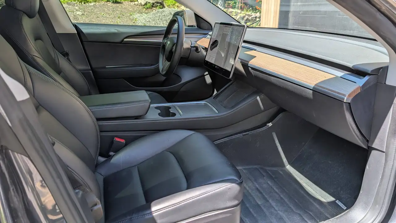 Tesla Model 3 снимка Tesla Model 3