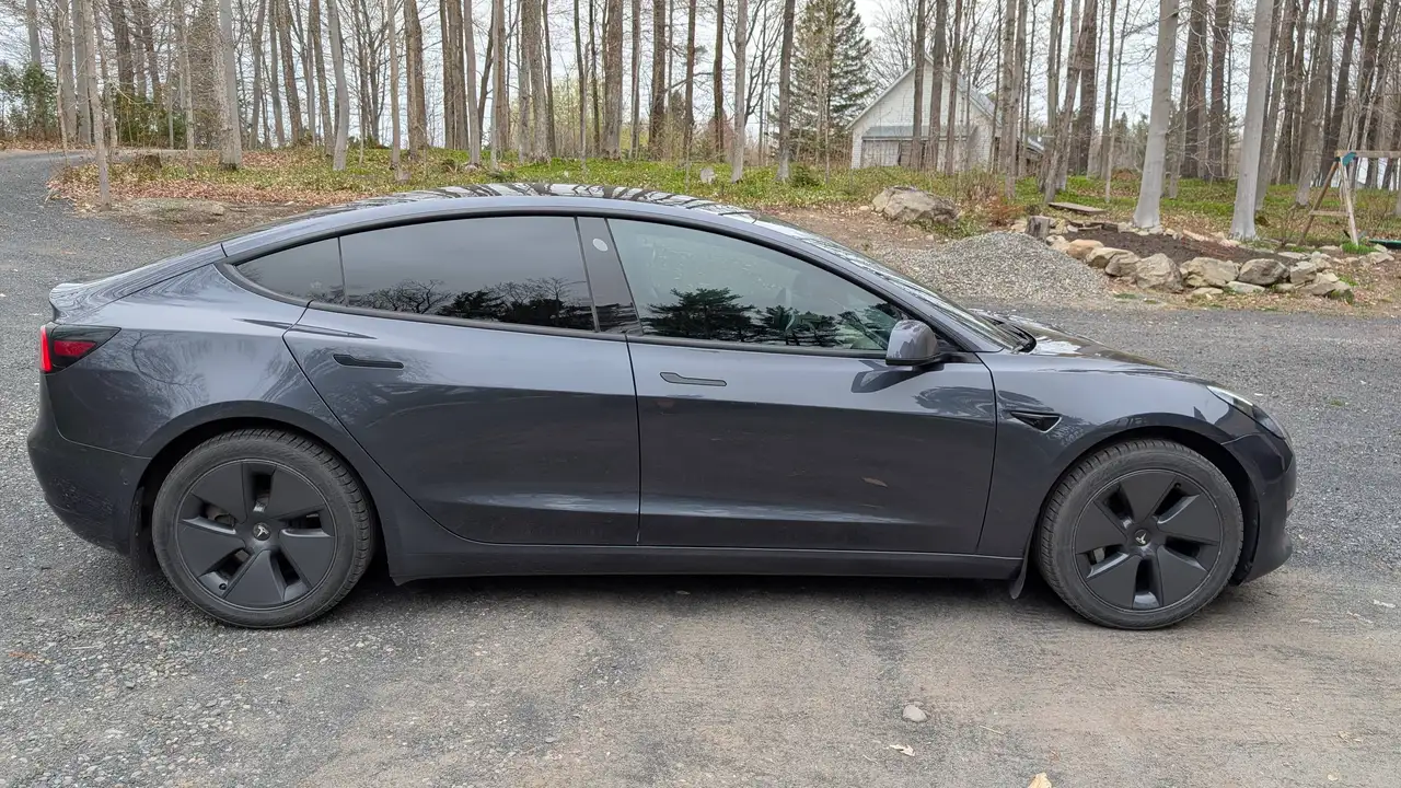 Tesla Model 3 снимка Tesla Model 3