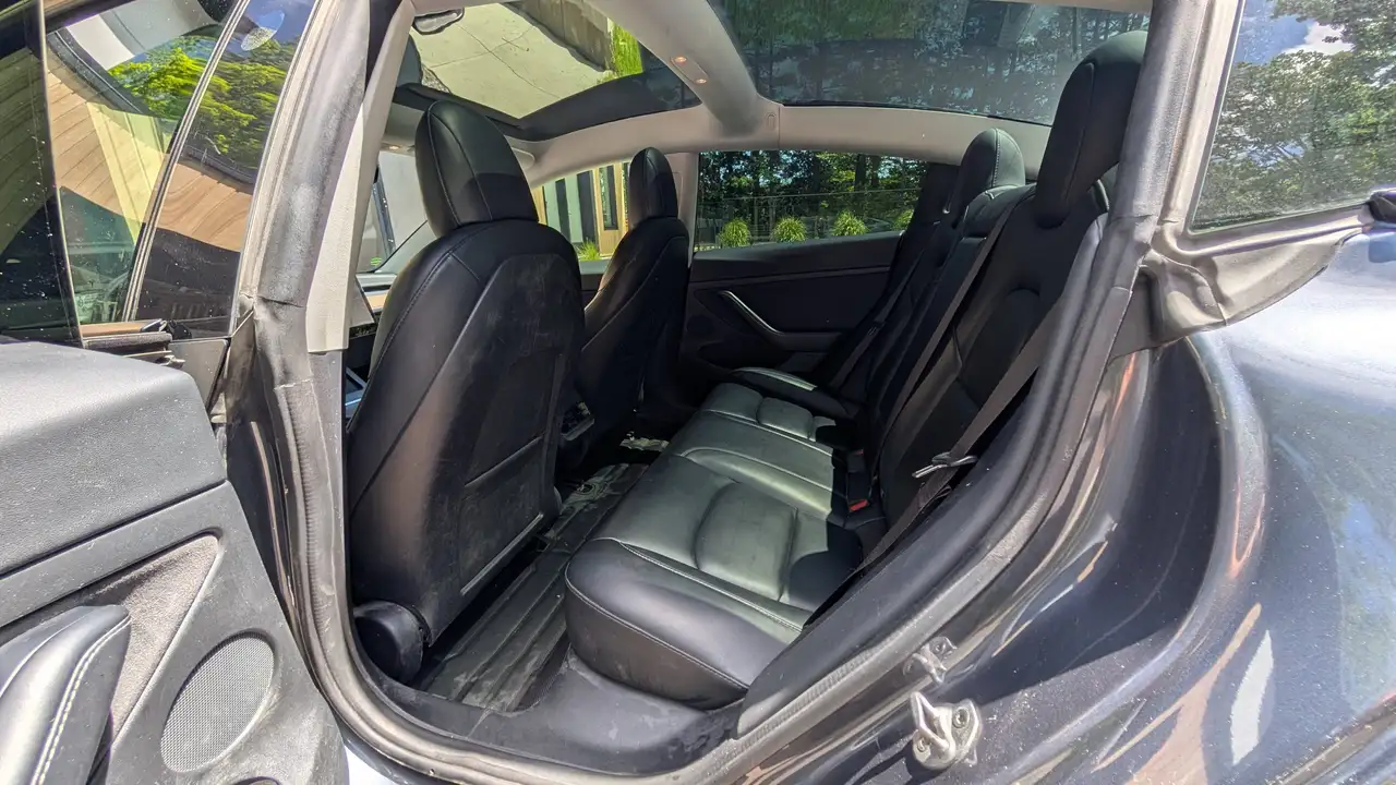 Tesla Model 3 снимка Tesla Model 3