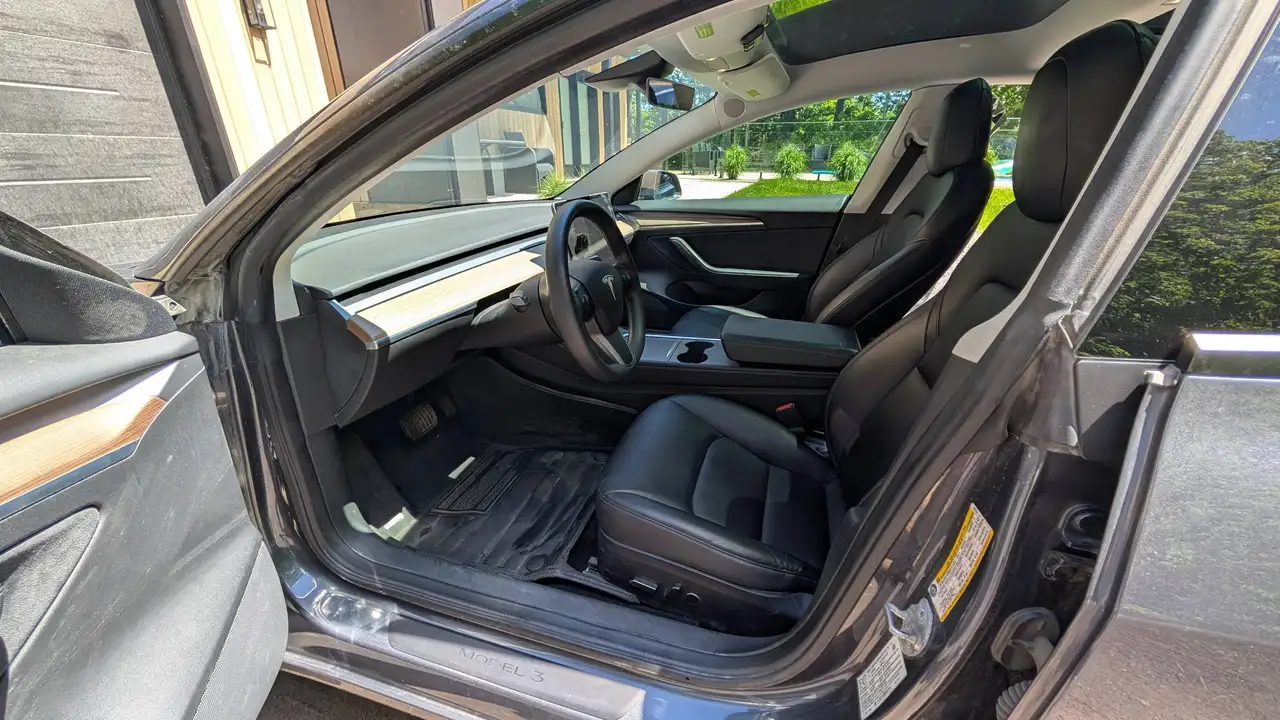 Tesla Model 3 снимка Tesla Model 3