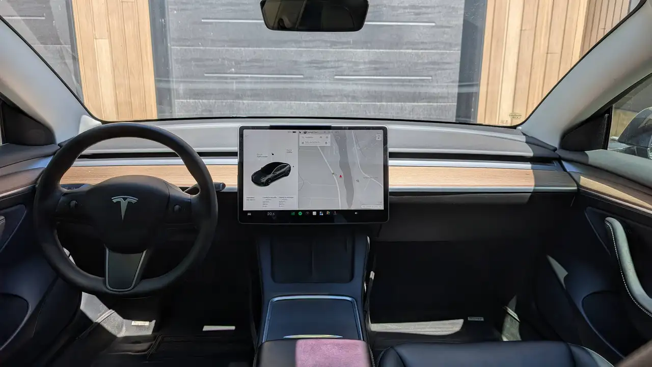 Tesla Model 3 снимка Tesla Model 3