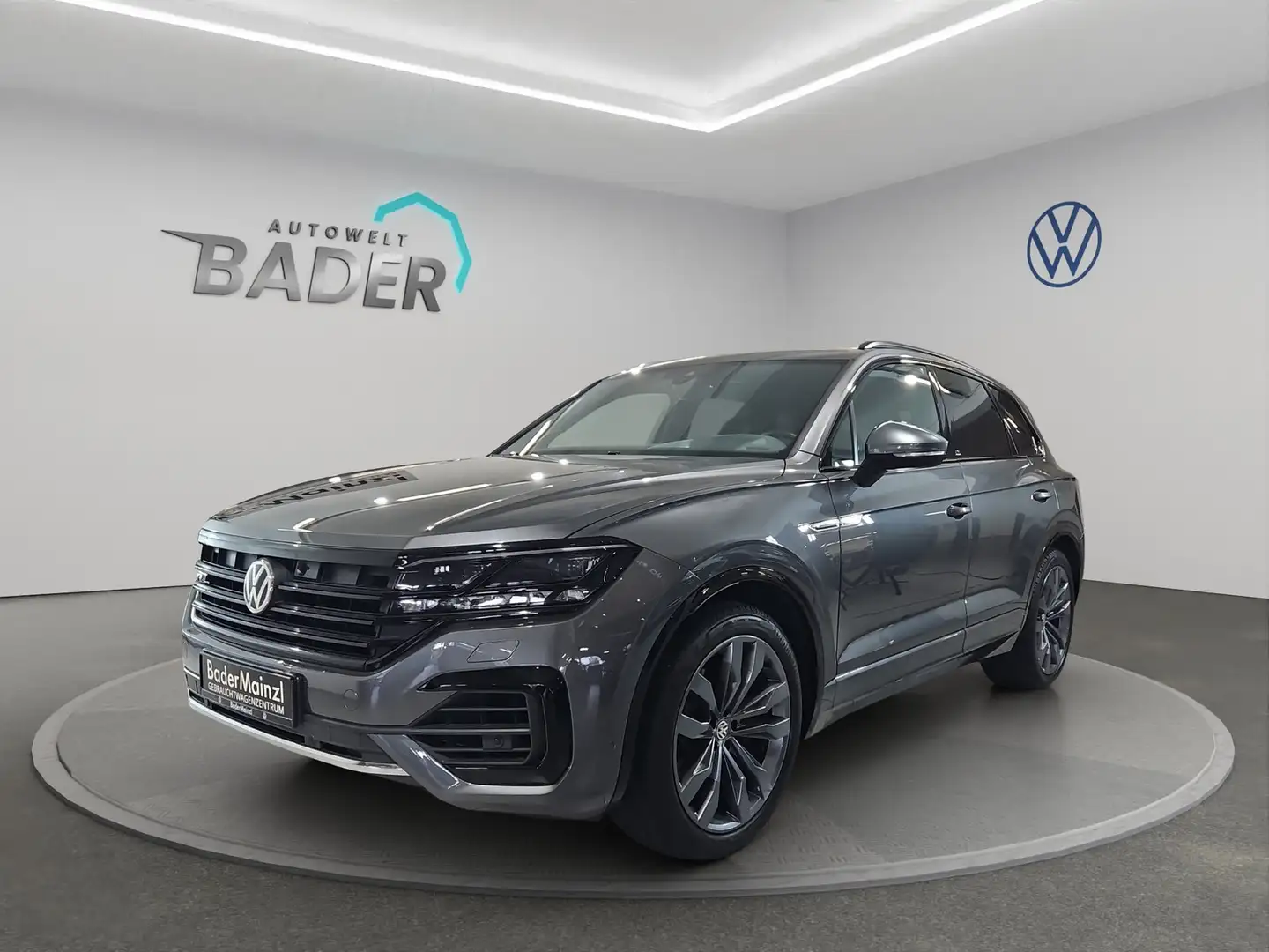 Volkswagen Touareg 3.0 TDI 4MOTION LED Pano Standh One Million Grijs - 1