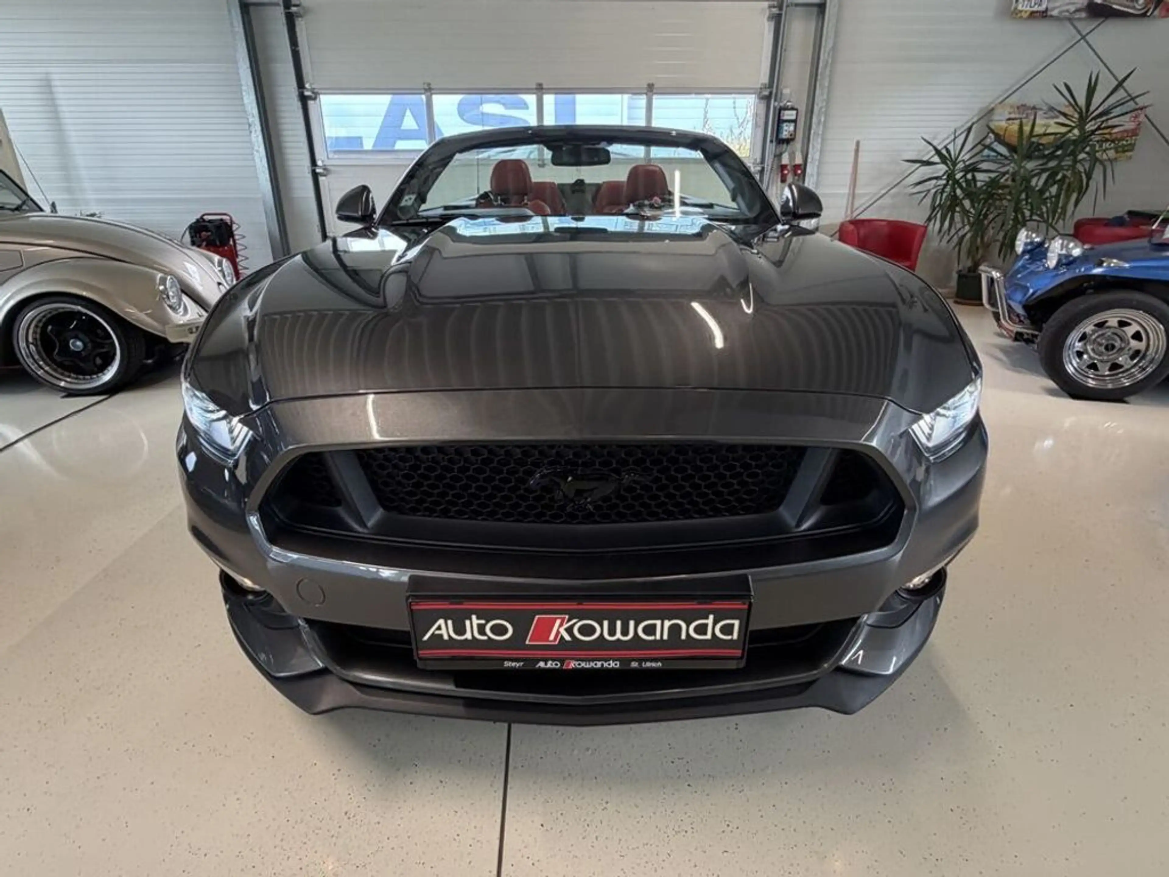 Ford Mustang Cabrio 2,3 -Wenig Km — photo 5