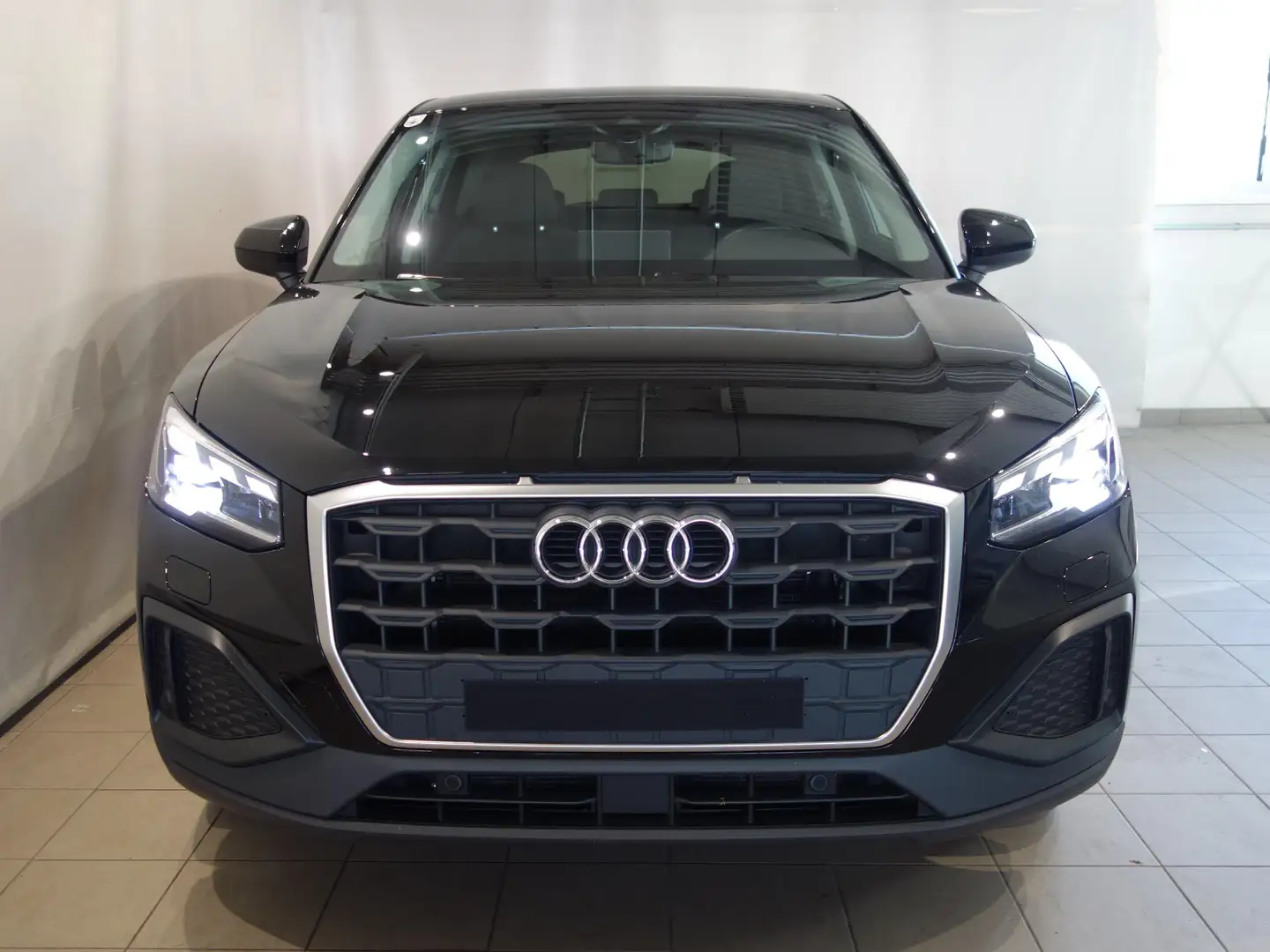 Audi Q2 30 TFSI intense Schwarz - 2