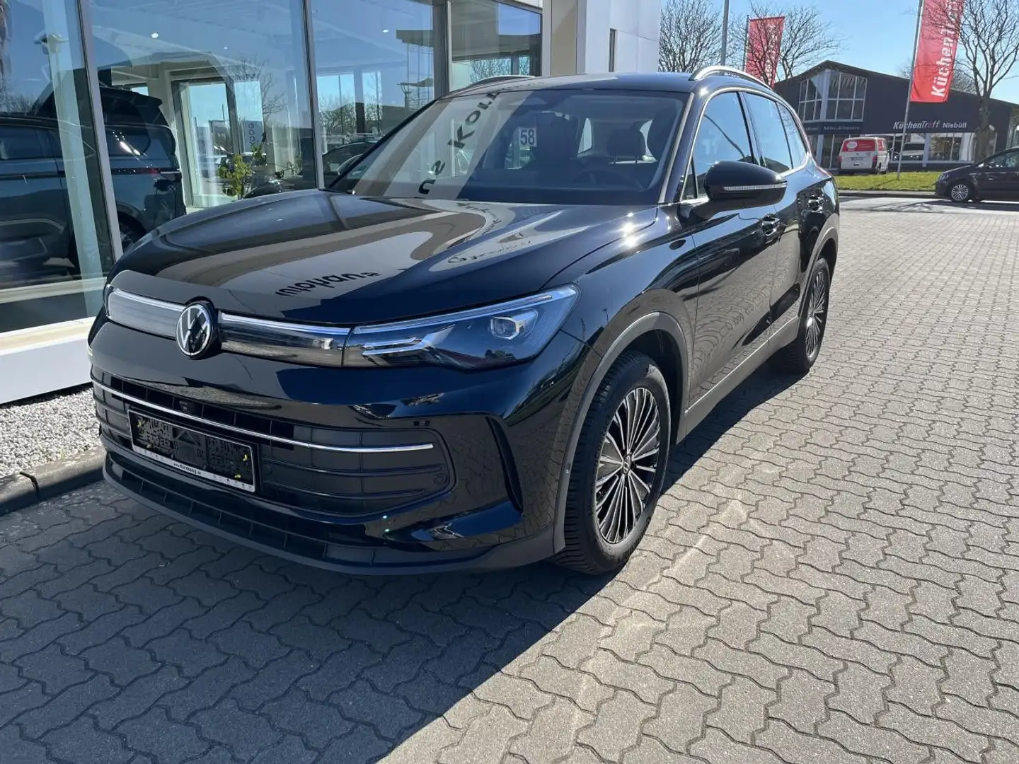 Volkswagen Tiguan Life 1,5 SI DSG AHK Gar. 08.29 neues Modell Schwarz - 2