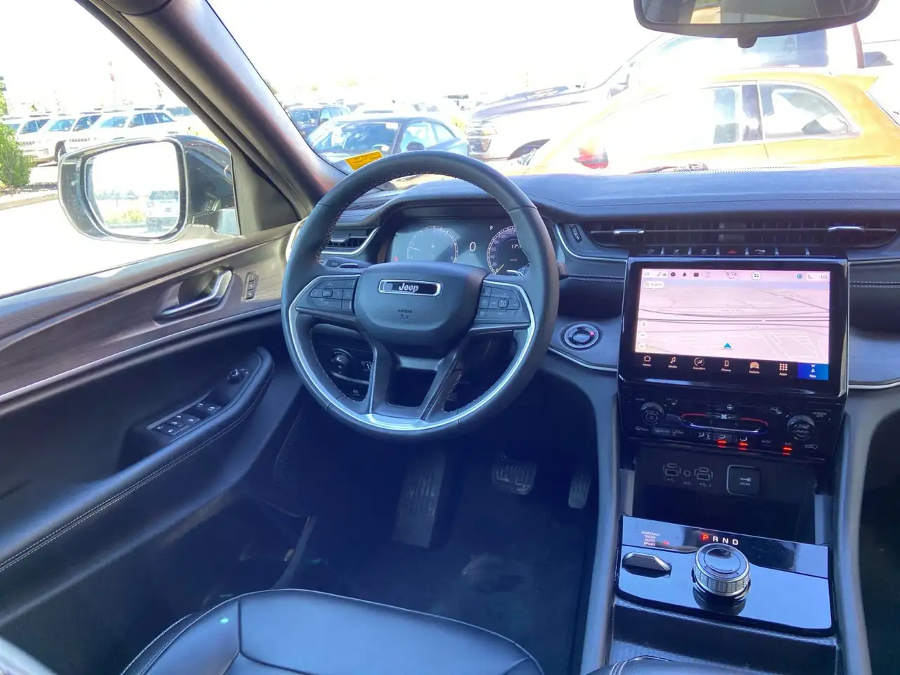 Jeep Grand Cherokee снимка Jeep Grand Cherokee