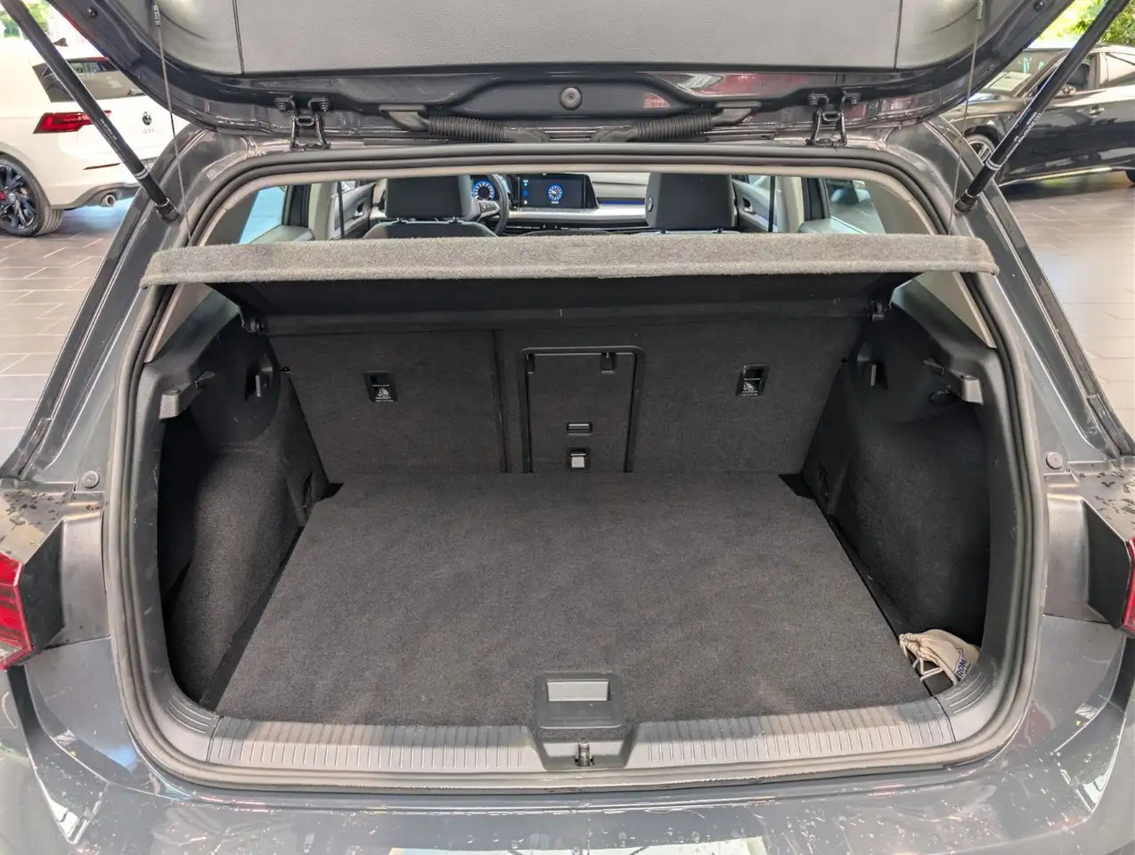Volkswagen Golf 2.0 TDI SCR Life 1.Hand 12