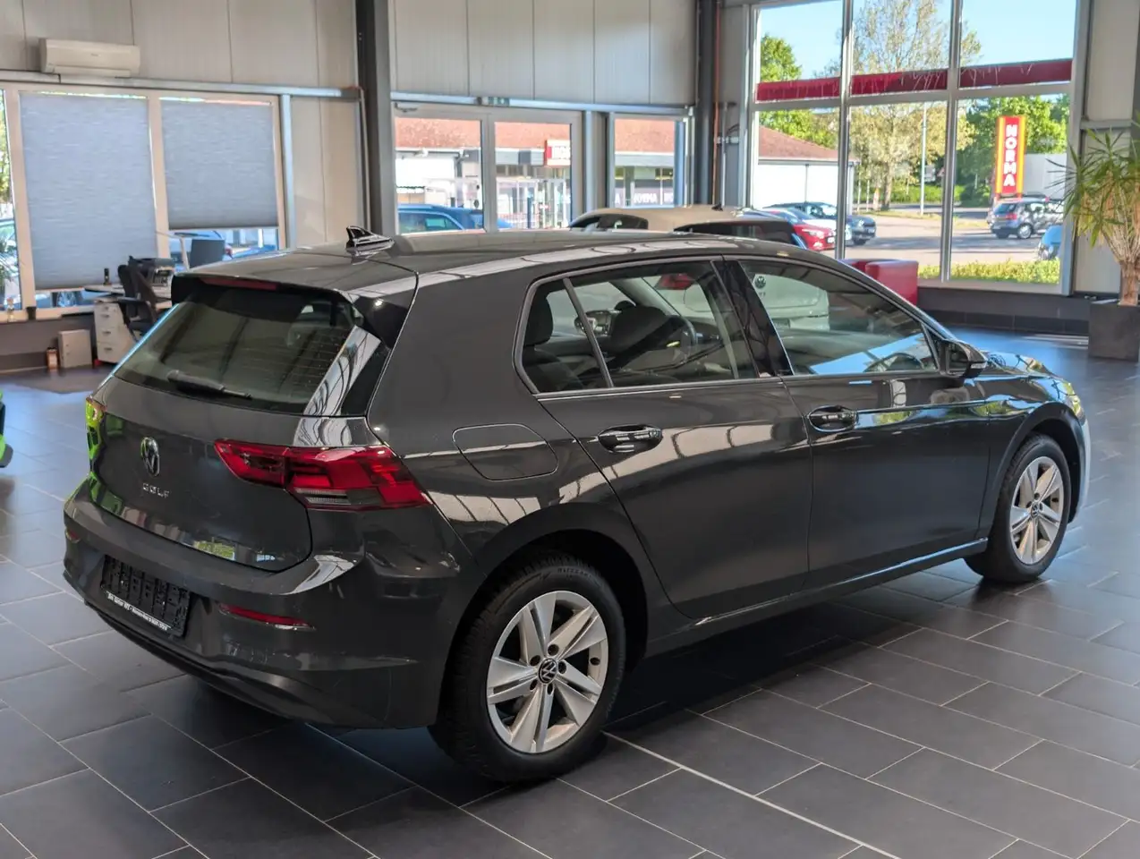 Volkswagen Golf 2.0 TDI SCR Life 1.Hand 6