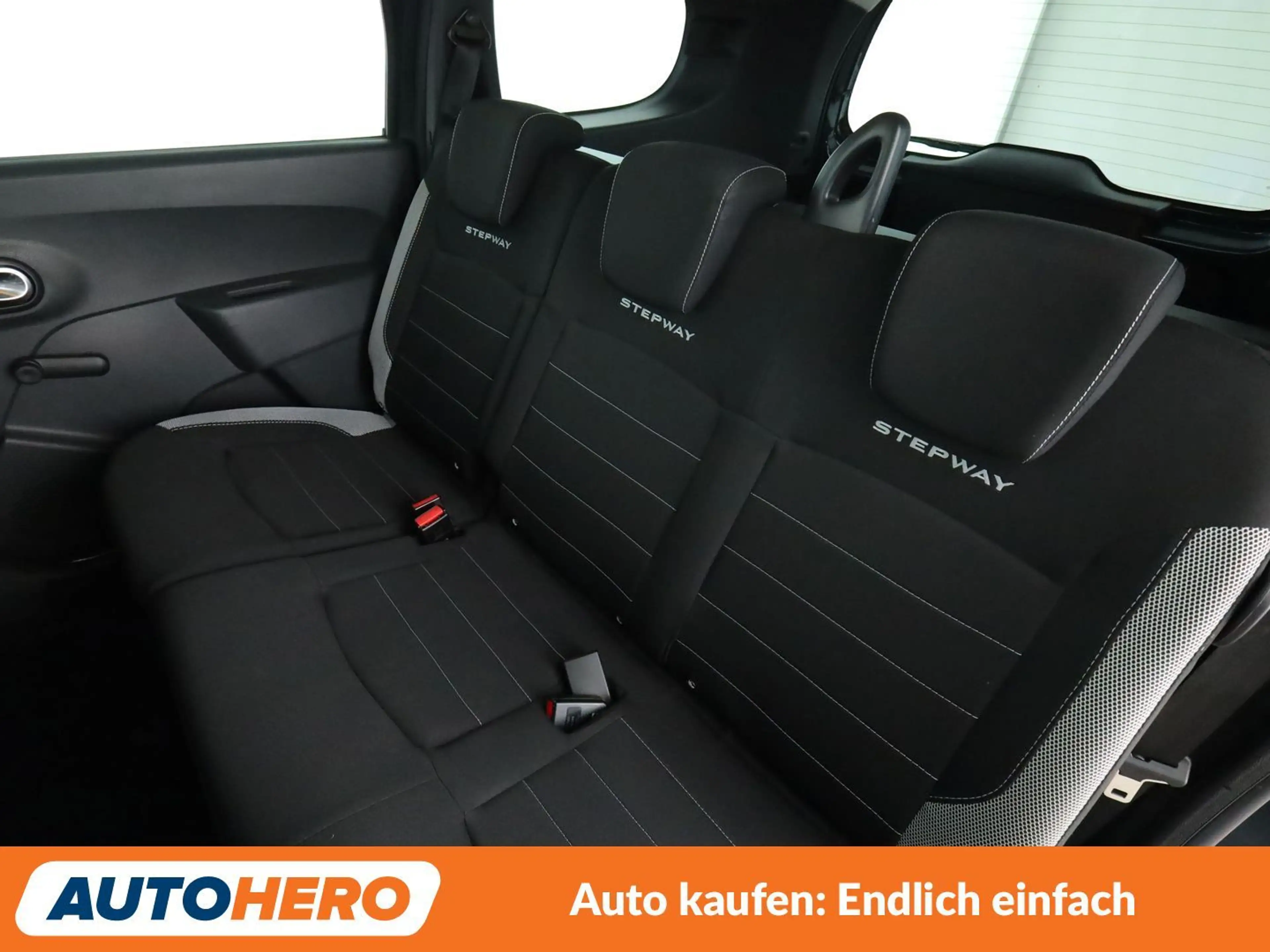 Dacia Lodgy 1.2 TCe Stepway*NAVI*TEMPO*PDC*SHZ*ALU*TOUCH* — photo 14
