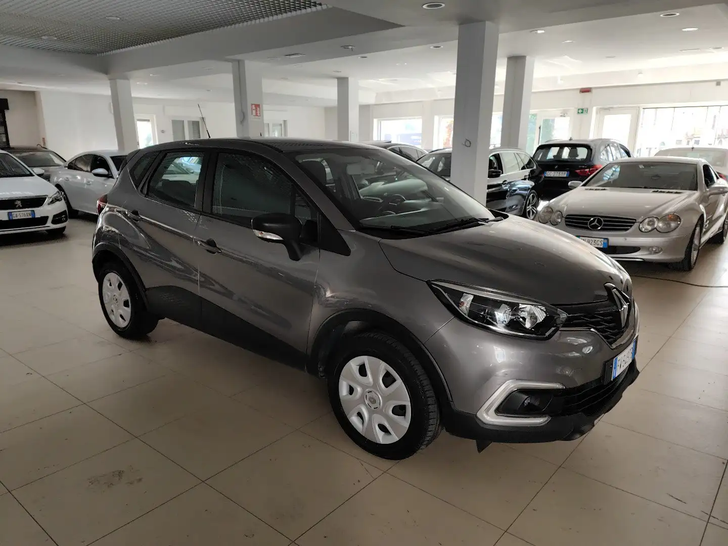 Renault Captur TCe 12V 90cv Cruise Control Climatizzatore Grau - 2
