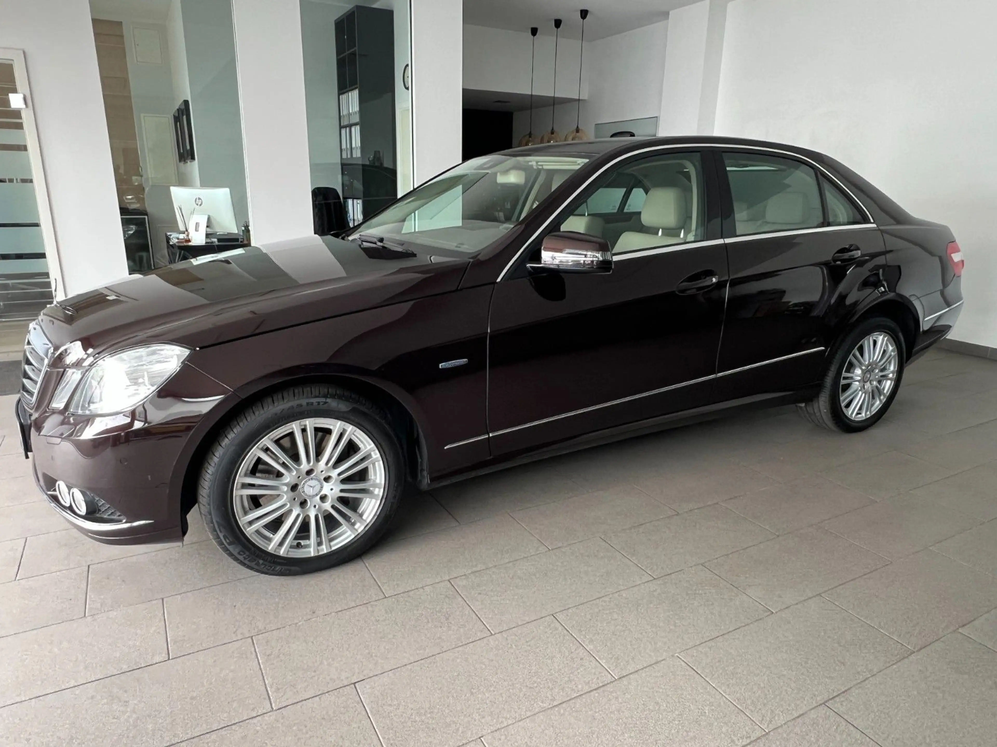 Mercedes-Benz E 350 CDI 1.HAND 4M AUT KLI NAVI LEDER KAMERA — photo 4