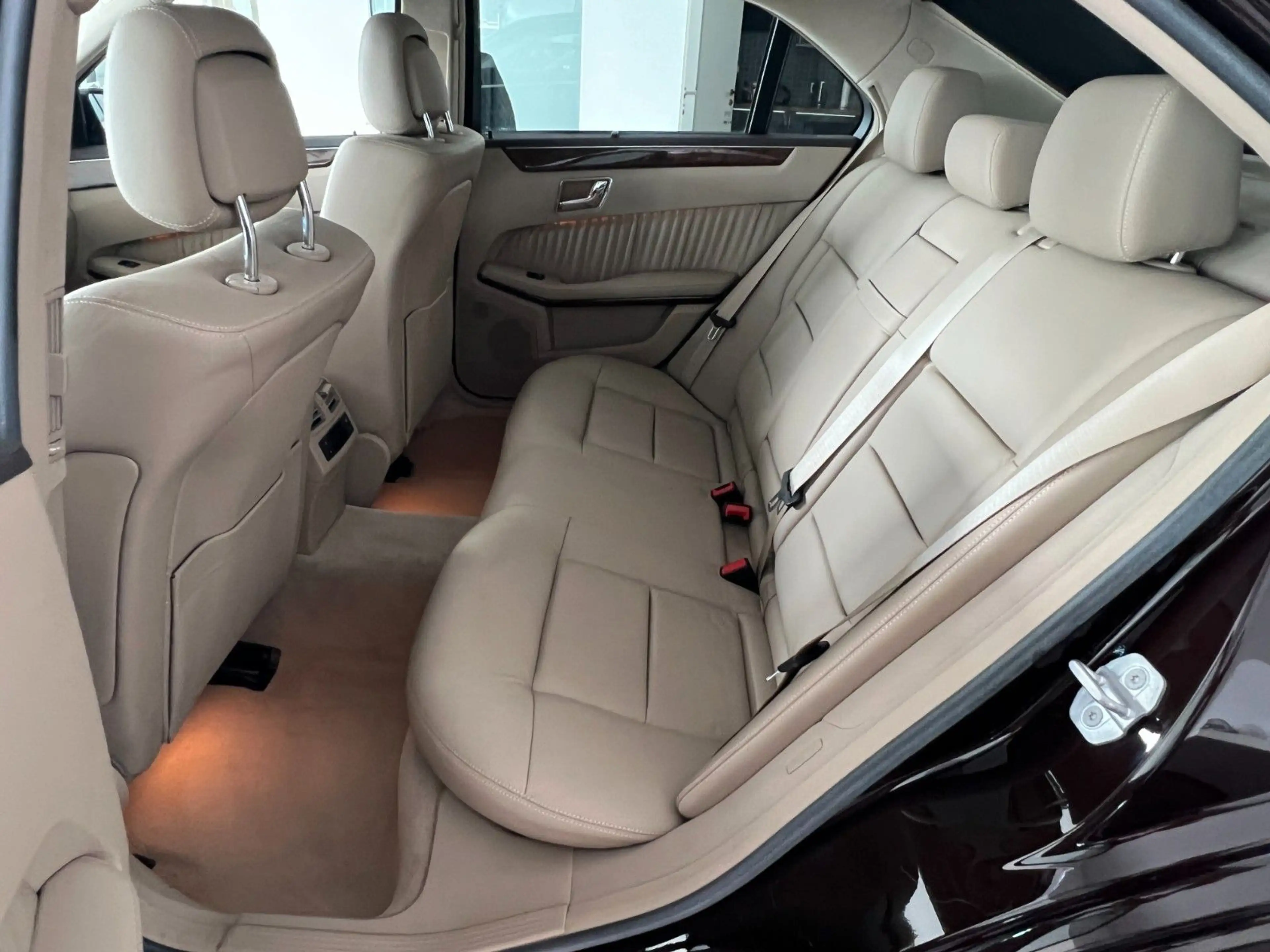 Mercedes-Benz E 350 CDI 1.HAND 4M AUT KLI NAVI LEDER KAMERA — photo 11