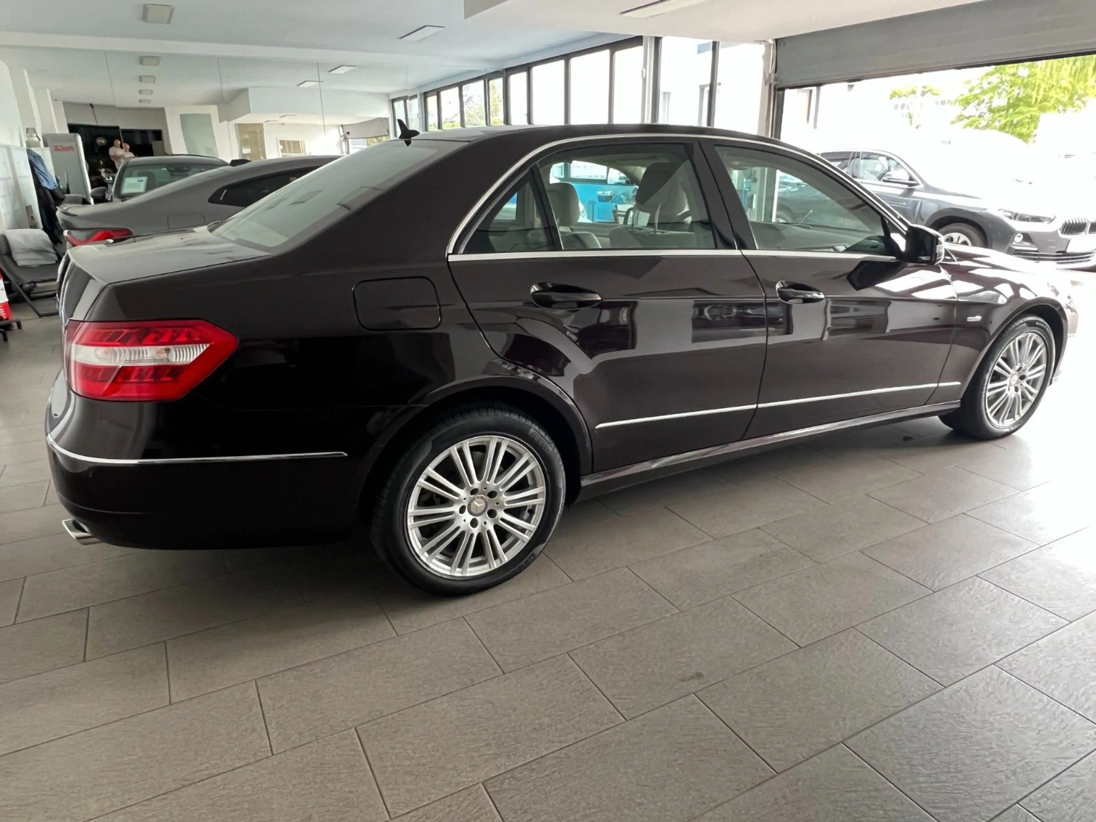 Mercedes-Benz E 350 CDI 1.HAND 4M AUT KLI NAVI LEDER KAMERA — photo 8