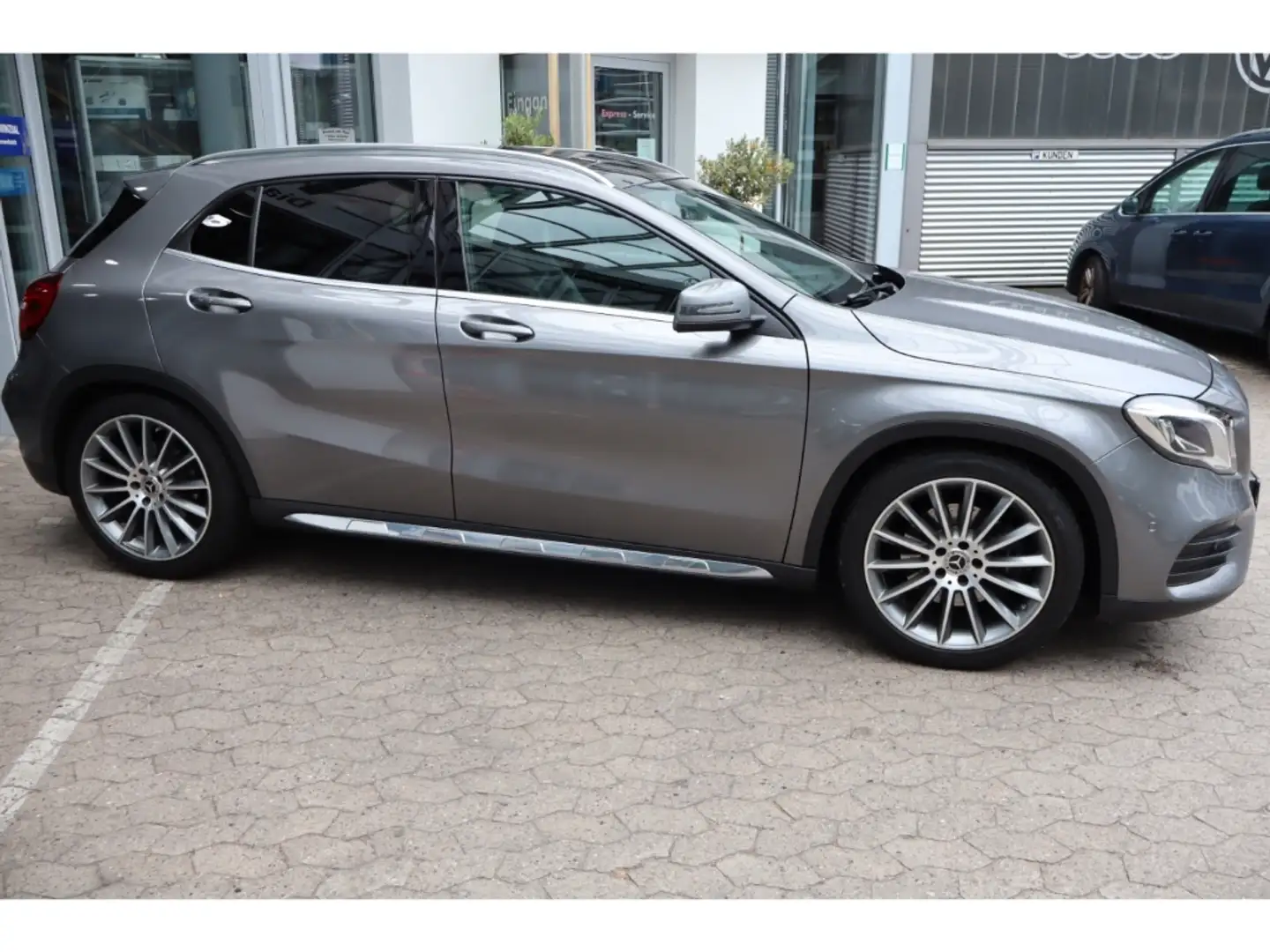Mercedes-Benz GLA 250 AMG Line AHK,LED,Navi,RFK,Pano 4Matic Gris - 2